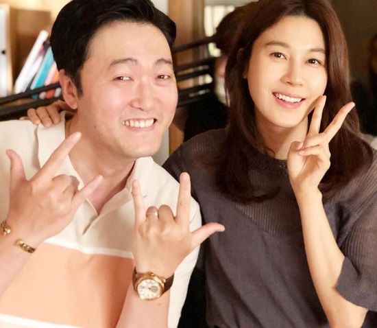 Actor Lee Joon-hyuk has released a photo of him with Kim Ha-neul.Lee Joon-hyuk posted a picture on his instagram on the 8th with an article entitled # Kim Ha-neul #  # Lee Joon-hyuk # Leejunhyeok # Wind # Cool Wind.The photo shows two people taking pictures affectionately.The netizens who watched this showed various reactions such as It is cute , It is two Acting Actors and A nice two shots.Meanwhile, Lee Joon-hyuk and Kim Ha-neul are appearing on JTBCs Wind Blows.Photo: Lee Joon-hyuk Instagram
