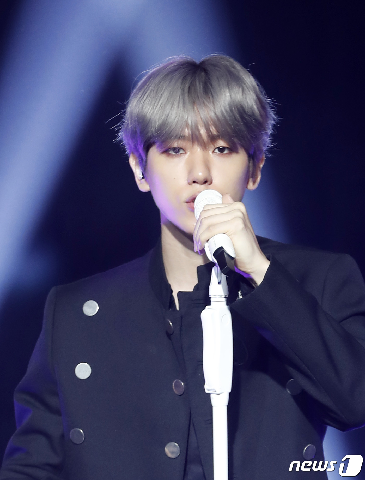 First solo Baekhyun Beenzino working with..friendly, but not readily accept <p>Baekhyun is 10, 2 p.m. Seoul Samsung for SAC Art Hall on the first solo album city lights release commemorative showcase opened.</p><p>Baekhyun in the meantime, EXO and EXO Chen Bo as to a variety of activities, had a solo in the activity when the strain at first is wasa few days lean members and me alone on the stage to decorate was because the burden was,he said.</p><p>This release day is what and I expect thata few days Fast Show I thought I wanted to,he added.</p><p>Baekhyun is this album for a total of 6 songs records. EXO in my Super Power Light is not. Baekhyuns identity to put the album to city lights, it was,said laughed.</p><p>The title song UN Villageis Baekhyuns smooth vocals that you can feel the R&B genre of romantic love song, with a music video of new song of a trendy atmosphere and some sensational images made from global music fans as to the prospects.</p><p>Also, this album rapper Beenzino with features to appeal to a more R&B station updates, destined youre sure to love man of cute confident attitude to our hip hop R&B Alphabet train, his warm heart into a cold, and is a very love her to win to the R&B genre of the ice Queen, for lovers love the diamond analogy, A R&B ballad, diamonds, a tough emotion to get lost among the inner representation of the bonus track psycho, etc total 6 songs meet can.</p><p>Baekhyun is composed of stay upby Beenzino for in fact in the beginning of this song hearing Beenzino Mr. think a lot wassaid friendship is not a favor I more readily accept God,he said.</p><p>Baekhyun is 12, KBS 2TV Music Bankand romp of sketchbook, 13, MBC show! Music Center, 14 SBS Inkigayo Music Program appeared in the title song UN Village stage of history ... </p>