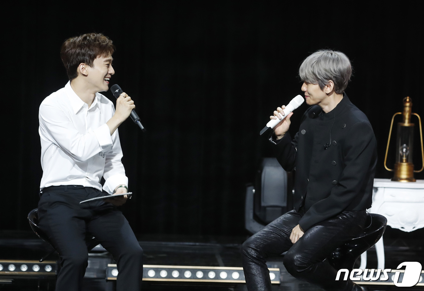 Baekhyun opened a showcase to commemorate the release of his first solo album City Lights at SAC Art Hall in Samsungro, Seoul on October 10 at 2 pm.I have been active in EXO and EXO Chenbak City for a while, but when I was a soloist, I was not burdened at first, said Baekhyun. I did not have a member to support and I had to make the stage alone.I am excited and excited about what it will be like to be released, he added. I thought I wanted to show it quickly.I have a total of six songs on this album, and my superpower is light in EXO, Baekhyun said, laughing, I made the album name City Lights with Baekhyuns identity.Baekhyun said, I can not believe it because it is an inconceivable number, he said, I think I should open it.It is an album that fans really waited for, he added. It is a song that I prepared hard because I thought about it as long as I waited.The title song UN Village is a romantic love song of R & B genre that can feel the soft vocals of Baekhyun. The music video is produced with a sensual image that combines the trendy atmosphere of the new song and will attract the attention of global music fans.The first thing I heard when I first heard it was the name of the villa, said Baekhyun. It is a place where the villas of Hannam-dong are gathered. When the members first heard it, they misunderstood it as a song of the princely Feelings.If you look at the house, it is Feelings who want to take you from the hill behind the UN Village and show you a good scenery, he added. It was very exciting and interesting.Regarding Lee Soo-mans comment, he said, The president has not responded to the group mobile messenger because he has gags. He said, I was hard to prepare for the album.I was embarrassed because the chairman, who met me since then, asked me why I did not reply, he said. But he liked me to listen to my song every day.If EXO appeals to sexy through intense performance, my solo album seems to appeal to sexy with my voice, Baekhyun said of the difference between EXO and solo album.Also on this album is R & B Stay Up, which is featured by rapper Beenzino, hip-hop R & B Betcha with a cute and confident artifact of a man who is convinced of fateful love, Ice Queen of R & B genre to win her love with cold heart with her warm heart, and R & B ballad B Ballard Ond , and a total of six songs, including a bonus track Psycho, which expresses the lost inner side among emotions that are difficult to handle.Baekhyun said, In fact, as soon as I heard this song, I thought of Beenzino a lot, he said. I did not have any personal friends, but I asked him to accept it.He also said that he did not participate in writing and composing on this album, There were many people who were better than me. I have done it once, but I have not looked back since the company.So I thought this road was not my way. I thought it was a priority to show stability as a player rather than participate in songwriting, Baekhyun added.Baekhyun will be on KBS 2TV Music Bank, Yoo Hee-yeols Sketchbook and MBC show on the 13th.Music center and SBS popular song on the 14th, and present the title song UN Village stage.
