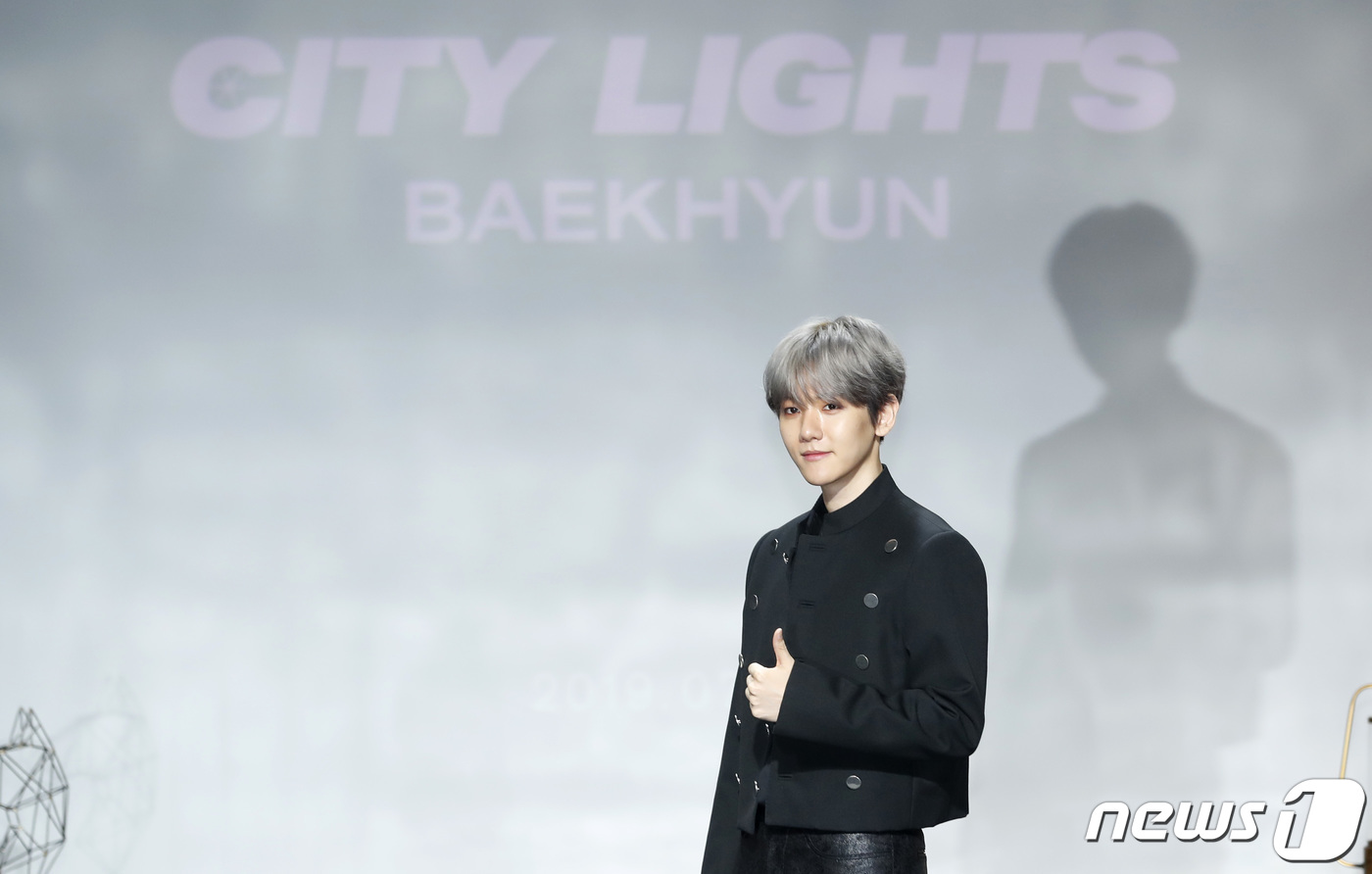 Baekhyun opened a showcase to commemorate the release of his first solo album City Lights at SAC Art Hall in Samsungro, Seoul on October 10 at 2 pm.I have been active in EXO and EXO Chenbak City for a while, but when I was a soloist, I was not burdened at first, said Baekhyun. I did not have a member to support and I had to make the stage alone.I am excited and excited about what it will be like to be released, he added. I thought I wanted to show it quickly.I have a total of six songs on this album, and my superpower is light in EXO, Baekhyun said, laughing, I made the album name City Lights with Baekhyuns identity.Baekhyun said, I can not believe it because it is an inconceivable number, he said, I think I should open it.It is an album that fans really waited for, he added. It is a song that I prepared hard because I thought about it as long as I waited.The title song UN Village is a romantic love song of R & B genre that can feel the soft vocals of Baekhyun. The music video is produced with a sensual image that combines the trendy atmosphere of the new song and will attract the attention of global music fans.The first thing I heard when I first heard it was the name of the villa, said Baekhyun. It is a place where the villas of Hannam-dong are gathered. When the members first heard it, they misunderstood it as a song of the princely Feelings.If you look at the house, it is Feelings who want to take you from the hill behind the UN Village and show you a good scenery, he added. It was very exciting and interesting.Regarding Lee Soo-mans comment, he said, The president has not responded to the group mobile messenger because he has gags. He said, I was hard to prepare for the album.I was embarrassed because the chairman, who met me since then, asked me why I did not reply, he said. But he liked me to listen to my song every day.If EXO appeals to sexy through intense performance, my solo album seems to appeal to sexy with my voice, Baekhyun said of the difference between EXO and solo album.Also on this album is R & B Stay Up, which is featured by rapper Beenzino, hip-hop R & B Betcha with a cute and confident artifact of a man who is convinced of fateful love, Ice Queen of R & B genre to win her love with cold heart with her warm heart, and R & B ballad B Ballard Ond , and a total of six songs, including a bonus track Psycho, which expresses the lost inner side among emotions that are difficult to handle.Baekhyun said, In fact, as soon as I heard this song, I thought of Beenzino a lot, he said. I did not have any personal friends, but I asked him to accept it.He also said that he did not participate in writing and composing on this album, There were many people who were better than me. I have done it once, but I have not looked back since the company.So I thought this road was not my way. I thought it was a priority to show stability as a player rather than participate in songwriting, Baekhyun added.Baekhyun will be on KBS 2TV Music Bank, Yoo Hee-yeols Sketchbook and MBC show on the 13th.Music center and SBS popular song on the 14th, and present the title song UN Village stage.