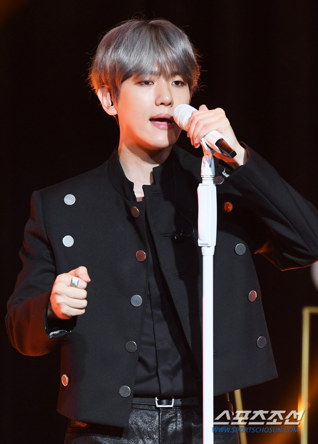 EXO Baekhyun announced his solo run.Baekhyun opened a showcase commemorating the release of his first solo album City Lights at SAC Art Center in Samseong-dong, Gangnam-gu, Seoul, at 2 pm on October 10.Baekhyun said, I have shown various activities in EXO and EXO Chenbak City, but when I was solo, I was not burdened at first.I was burdened by the idea that I had no members to lean on and that I should be fully seen by myself.I started preparing for the solo album after saying that I wanted to do a solo album from the end of last year. I missed the members who shared their opinions when I prepared the solo album for about 8 months.So I think Ill try harder at EXO concerts. Ive heard the company entirely. Ive been very helpful and practicing.Solo burdens have been a good synergy for improving skills. I think it would be nice if you feel like Baekhyun had this color.This album is a world-renowned music producer Darkchild, a famous production team Stereotypes, hip-hop label Hier Music producer Chacha Malone, a British-born cloud-dushing team London Noise, hitmaker Kenzie, popular Composer Dies, singer-songwriter A large number of talented musicians from home and abroad, including lighter Colde, new producer Leon and dress, participated in the event, and popular rapper Beenzino also featured to enhance the perfection.The title song United Nations Village is a song of the R & B genre in which grooved beats and string sounds are harmonized.It is a love song that expresses the romantic time of looking at the moon with a lover on the United Nations Village hill like a scene of a movie.In addition, the album includes Stay Up featuring Beenzino, Betcha expressing the cute confidence of a man who is confident of fateful love, Ice Queen featuring sophisticated beats and catchy melodies, and Blood Diamond comparing love for a lover to a solidly shining Blood Diamond. Diamond), and a dark-emotional electronic pop song, Psycho, which included six songs in total.In EXO, the superpower is light; I made it into City Lights with an identity; when I listen to EXO title songs or songs, it is good and disliked in 10 seconds.United Nations Village captured me in 10 seconds. The first Feelings were so good. I wanted to be the title song because I wanted to.The first thing that came to mind was the apartment name, and the members said, You are more like a housework with Feelings like a prince. It is the lyrics that emphasize the hill behind United Nations Village.It was good and good, and I accepted it interestingly because it was a lyrics that could cause curiosity. I was a member who did not do well with the correction recording.It is a genre that I have not shown well and a straight lyrics. It seemed to be a new look.I thought that hip-hop R & B was the genre I wanted to try with my usual interest. I thought I could freely perform and gesture.As for the narrowing with Beenzino, he explained, In fact, as soon as I first heard Stay Up, I remembered Beenzino, and I asked him to do it even though he had no personal relationship.As for producer Lee Soo-man, He was in a group room with us. But he kept gagging. Baekhyun is not hard.I didnt answer because you said, Go to your village and rest. I met you a few days ago and you said, Why didnt you reply, Ajagg is a gag?Lee Soo-man said that he was so good and proud to be listening to songs every day, so I personally felt very good. I also expressed my honest feelings about the difference from EXO activities and the direction of solo activities.Baekhyun said, It seems to be a difference whether you show intensity as performance or give intensity to the voice that the individual can fill alone.Its not that EXO music is not in short supply of tone; if EXO appeals to sexy with performance, then Baekhyuns album seems to appeal to sexy with a voice.I have a sense of security and confidence, and Ive been trying to hear that Im a good vocalist. I didnt know that one song was so hard.I tried to be shocked and to complete. I was the Top Model because there were many people who were better than me.I am not on this road, I thought I should try to develop better things, he said. I devoted myself to vocals and dance.Baekhyun is a global vocalist of EXO, Alternatively impossible K - POP Idol.Quantum Million Sellers has already set a record for exceeding 10 million cumulative sales volume in Korea.It is a stable vocal that boasts a high range of vocals, and the performance and talent shown on the stage are so popular that it is also known as genius idol among fans.It also proved its powerful box office power by hitting various charts with various collaboration songs such as EXO Lives Next door to Us, Lovers of the Moon - Bobo Watch, OST, SM STATION The Day, Ill Give You a Bareda and Young (YOUNG).As such, expectations for Baekhyuns first solo debut are high, and this album also gave rise to the 400,000 pre-order volume, which led to the expectation of solo artist Baekhyuns performance.Baekhyun said: Ive never thought of a 400,000-figure number, so I still dont believe it, I think I can trust it with my eyes, I wanted to do something with my fans rather than my grades.I have never thought about my grades because I think that the medium that can sympathize with each other is an album. I hope I will be in the top spot. Baekhyun will open its fan showcase at 8 p.m. on the day, where the showcase scene will be broadcast live worldwide via the Naver V LIVE EXO channel.KBS2 Music Bank, Yoo Hee-yeols Sketchbook, MBC Show! Music Center, SBS popular song and presents United Nations Village stage.Baekhyun said, Its my first solo album in seven years; I tried to show you the color of my personal Baekhyun, different from what I showed during EXO, EXO Chenbek City.The fans waited so much. I thought about it as long as you waited. I hope you listen to it more.Fans may feel sorry, but I have done EXO concert six times and I plan to make various communication channels such as fan signing.I will show you the appearance of Baekhyun, who can produce solo albums steadily starting with City Lights and digest various genres in my style. I started the V log to show various images to the fans.It seems to be such a YouTube that you can approach your close brother brother, not Baekhyun on stage through various platforms in the future.All the records that we made and made in EXO were because we had fans rather than good ones. I thought we should give something.I was going to do YouTube because I thought you might be wondering about what you are doing. I want to stay in someones memory.I think we can spend our lives hoping for each others happiness as we do now. Without friendship, we couldnt get here.I think that the future of EXO will be as hard as it is now and that other members will be able to fill the vacancy of someone else because they know what they are thinking even if they look at their eyes.I hope you will wonder about the future of EXO in the future. 