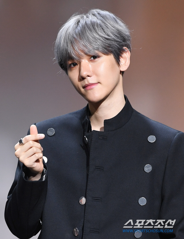 EXO Baekhyun announced his solo run.Baekhyun opened a showcase commemorating the release of his first solo album City Lights at SAC Art Center in Samseong-dong, Gangnam-gu, Seoul, at 2 pm on October 10.Baekhyun said, I have shown various activities in EXO and EXO Chenbak City, but when I was solo, I was not burdened at first.I was burdened by the idea that I had no members to lean on and that I should be fully seen by myself.I started preparing for the solo album after saying that I wanted to do a solo album from the end of last year. I missed the members who shared their opinions when I prepared the solo album for about 8 months.So I think Ill try harder at EXO concerts. Ive heard the company entirely. Ive been very helpful and practicing.Solo burdens have been a good synergy for improving skills. I think it would be nice if you feel like Baekhyun had this color.This album is a world-renowned music producer Darkchild, a famous production team Stereotypes, hip-hop label Hier Music producer Chacha Malone, a British-born cloud-dushing team London Noise, hitmaker Kenzie, popular Composer Dies, singer-songwriter A large number of talented musicians from home and abroad, including lighter Colde, new producer Leon and dress, participated in the event, and popular rapper Beenzino also featured to enhance the perfection.The title song United Nations Village is a song of the R & B genre in which grooved beats and string sounds are harmonized.It is a love song that expresses the romantic time of looking at the moon with a lover on the United Nations Village hill like a scene of a movie.In addition, the album includes Stay Up featuring Beenzino, Betcha expressing the cute confidence of a man who is confident of fateful love, Ice Queen featuring sophisticated beats and catchy melodies, and Blood Diamond comparing love for a lover to a solidly shining Blood Diamond. Diamond), and a dark-emotional electronic pop song, Psycho, which included six songs in total.In EXO, the superpower is light; I made it into City Lights with an identity; when I listen to EXO title songs or songs, it is good and disliked in 10 seconds.United Nations Village captured me in 10 seconds. The first Feelings were so good. I wanted to be the title song because I wanted to.The first thing that came to mind was the apartment name, and the members said, You are more like a housework with Feelings like a prince. It is the lyrics that emphasize the hill behind United Nations Village.It was good and good, and I accepted it interestingly because it was a lyrics that could cause curiosity. I was a member who did not do well with the correction recording.It is a genre that I have not shown well and a straight lyrics. It seemed to be a new look.I thought that hip-hop R & B was the genre I wanted to try with my usual interest. I thought I could freely perform and gesture.As for the narrowing with Beenzino, he explained, In fact, as soon as I first heard Stay Up, I remembered Beenzino, and I asked him to do it even though he had no personal relationship.As for producer Lee Soo-man, He was in a group room with us. But he kept gagging. Baekhyun is not hard.I didnt answer because you said, Go to your village and rest. I met you a few days ago and you said, Why didnt you reply, Ajagg is a gag?Lee Soo-man said that he was so good and proud to be listening to songs every day, so I personally felt very good. I also expressed my honest feelings about the difference from EXO activities and the direction of solo activities.Baekhyun said, It seems to be a difference whether you show intensity as performance or give intensity to the voice that the individual can fill alone.Its not that EXO music is not in short supply of tone; if EXO appeals to sexy with performance, then Baekhyuns album seems to appeal to sexy with a voice.I have a sense of security and confidence, and Ive been trying to hear that Im a good vocalist. I didnt know that one song was so hard.I tried to be shocked and to complete. I was the Top Model because there were many people who were better than me.I am not on this road, I thought I should try to develop better things, he said. I devoted myself to vocals and dance.Baekhyun is a global vocalist of EXO, Alternatively impossible K - POP Idol.Quantum Million Sellers has already set a record for exceeding 10 million cumulative sales volume in Korea.It is a stable vocal that boasts a high range of vocals, and the performance and talent shown on the stage are so popular that it is also known as genius idol among fans.It also proved its powerful box office power by hitting various charts with various collaboration songs such as EXO Lives Next door to Us, Lovers of the Moon - Bobo Watch, OST, SM STATION The Day, Ill Give You a Bareda and Young (YOUNG).As such, expectations for Baekhyuns first solo debut are high, and this album also gave rise to the 400,000 pre-order volume, which led to the expectation of solo artist Baekhyuns performance.Baekhyun said: Ive never thought of a 400,000-figure number, so I still dont believe it, I think I can trust it with my eyes, I wanted to do something with my fans rather than my grades.I have never thought about my grades because I think that the medium that can sympathize with each other is an album. I hope I will be in the top spot. Baekhyun will open its fan showcase at 8 p.m. on the day, where the showcase scene will be broadcast live worldwide via the Naver V LIVE EXO channel.KBS2 Music Bank, Yoo Hee-yeols Sketchbook, MBC Show! Music Center, SBS popular song and presents United Nations Village stage.Baekhyun said, Its my first solo album in seven years; I tried to show you the color of my personal Baekhyun, different from what I showed during EXO, EXO Chenbek City.The fans waited so much. I thought about it as long as you waited. I hope you listen to it more.Fans may feel sorry, but I have done EXO concert six times and I plan to make various communication channels such as fan signing.I will show you the appearance of Baekhyun, who can produce solo albums steadily starting with City Lights and digest various genres in my style. I started the V log to show various images to the fans.It seems to be such a YouTube that you can approach your close brother brother, not Baekhyun on stage through various platforms in the future.All the records that we made and made in EXO were because we had fans rather than good ones. I thought we should give something.I was going to do YouTube because I thought you might be wondering about what you are doing. I want to stay in someones memory.I think we can spend our lives hoping for each others happiness as we do now. Without friendship, we couldnt get here.I think that the future of EXO will be as hard as it is now and that other members will be able to fill the vacancy of someone else because they know what they are thinking even if they look at their eyes.I hope you will wonder about the future of EXO in the future. 