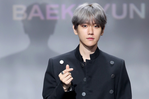 City Lights releasedEXO Baekhyun has revealed his feelings for releasing his first solo album, City Lights.At the showcase held at the SAC Art Hall in Seoul on October 10, Baekhyun said, I have shown various activities with EXO and EXO Chenbek City, and I feel burdened with my solo debut. I am so sorry that I have to work alone without a member to be willing to do it.Im excited and excited to be on my debut day (although Im nervous), and Chen confessed, Im also nervous.The mini-album featured six songs in total, including the title track United Nations Village (UN Village), Stay Up, Betcha, Ice Queen, Diamond (Diamond), and Psycho).Baekhyun said, I decided to name the album City Lights with the identity of EXO Baekhyun. I tried to put the color of the individual Baekhyun, not the group.Please look forward to your solo career.The title song is a romantic love song with a combination of groovy beat and string sound.Its about whispering love in a good place with a loving lover, said Baekhyun. This song felt good enough to capture me in 10 seconds.I wanted to contain my own emotions, so I modified it two or three times and recorded it. I want to show a genre that I have not shown well, he added. I want to see this in Baekhyun.Baekhyun also said, It was difficult to decide a title song. He said, I wanted to show a new look through a song with direct lyrics.I was careful about the quality of the album as much as I made my debut as a solo, he said. I tried to practice and practice.The title song title United Nations Village is the same name as United Nations Village, a luxury residential area in Hannam-dong.Baekhyun said, I wanted to take my beloved lover to the hill near the United Nations Village. He laughed, It is a title that causes wonder.Baekhyun will appear on KBS2 Music Bank on the 12th, Yoo Hee-yeols Sketchbook, MBC Show! Music Center on the 13th, and SBS popular song on the 14th.