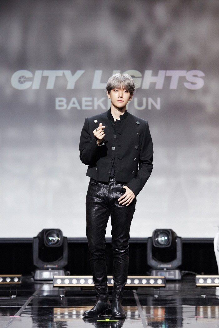 K-pop representative group EXOs main vocal Baekhyun delivers the sweet summer Temptation scent with the first solo release table.On the 10th, SAC Art Hall in Gangnam-gu, Seoul, a showcase was held to commemorate EXO Baekhyuns first solo album City Lights.Solo Vocal Baekhyuns intact music EXO Baekhyun solo album City LightsThe album City Lights is the first solo mini album released by Baekhyun since his debut as an EXO member in 2012.Especially, it is worth not only being an EXO member with a cumulative record of 10 million copies in Korea, but also as an album that fully captures the music charm of vocalists who have been recognized for their music charms such as EXO - CBX (EXO - Chenbak City) and OST and collaver.Because of this value, Baekhyuns City Lights has been welcomed by exceeding 400,000 pieces of physical album pre-order.Baekhyun said, It is an album that contains my identity as a symbol of Light in EXO.I have been preparing since the end of last year to show the solo vocalist Baekhyun beyond EXO Baekhyun.The whole song is filled with hip-hop R & B that I usually want to try. Fascination Panorama made of vocals EXO Baekhyun solo album City LightsThe album track has six songs in total, which convey the taste of colorful R&B while fully utilizing the vocal charm of Baekhyun in the trendy sense created by the groovy bass line.First of all, the title song UN Village, Betcha, which expresses the cute figure of a man with a certainty of fateful love, and Ice Queen, which depicts her willingness to capture her heart with cool charm, express the figure of charismatic Baekhyun in a refreshing and soft R & B atmosphere.Betcha, which means to bet everything on you, and Ice Queen, who expresses her willingness to win her love, are charming as a manly song to think of themselves, said Baekhyun.△ Stay Up (ft.Beenzino) which emits a dreamy atmosphere with rapper Beenzino △ Diamond which reveals a hard love for lover in the transformation of major and minor △ Electronic pop Psycho expressing the inside of confused feelings and depicts the musical sense that Baekhyun is aiming for ...Baekhyun said, It is mainly filled with songs that show the shape of Baekhyun that I have not shown in the meantime.In particular, Stay Up will be able to see a different appearance based on the subtle changes in the lyrics and the atmosphere created by the line. City Night Sky Firelights clean Fascination Baekhyun solo title song UN VillageThe title song UN Village is an R & B song that embodies Looking at the moon with a lover on a UN Village hill in a combination of a grubby beat and a delicate string sound.UN Village, which was seen as a real stage, had the Feelings of Clean Firelight shining in the city night sky.Especially, while the groovy sense of the intense bass line gives trendy hip-hop Feelings, the vocals of Baekhyun, which resonates comfortably and delicately as if flowing from the LP version, are added to make you feel the essence of new tro sense.This sense is also evident in the movie.In the center of black and white tones, the monochromatic color arrangement depicts the sense of the nutro of the Classic and softness, and alternately arranges the empty space and the close-up cut, revealing the hip Temptation code of Baekhyun appropriately and conveying the charm.It was a song that was attractive enough to catch up at once when I first heard it, so I wanted to add more emotion to it even if I added a correction recording, Baekhyun said.EXO Baekhyun The album that fans waited for will be shown, and it will show as colorful solo vocal charm as Perfo EXOBaekhyuns solo album City Lights, which is based on the title song UN Village as a whole, is an album that depicts the vocal charm of Baekhyun in a variety of ways, combining trendy sense and The Classic Feelings.Baekhyun said, I finally released a solo album that fans have been waiting for a long time.We will build up sympathy by providing opportunities to meet fans in various fields with EXO concert. We will continue to make solo albums in the future and show you as a solo vocalist who fully digests various genres along with EXOs performance charm.On the other hand, EXO Baekhyun will release his first solo album City Lights through each music site at 6 pm on the day, and will start his activities with the title song UN Village.