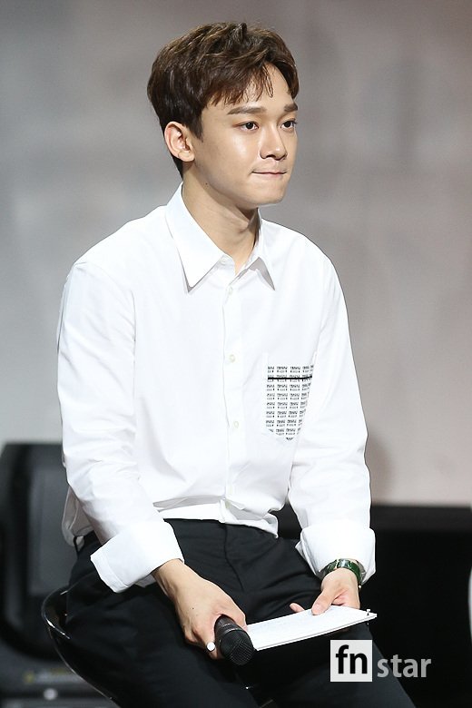 The group EXO Chen attended the first solo album City Lights (City Lights) showcase at SAC Art Hall in Gangnam-gu, Seoul on the 10th as MC.Baekhyuns first mini-album, City Lights, includes the title song UN Village (UN Village), Stay Up (Stay Up), Betcha (Betcha), Ice Queen (Ice Queen), Diamond (Diamond), Psycho (Psycho) Composed of songs, you can meet Baekhyuns outstanding vocals and sensual music world.