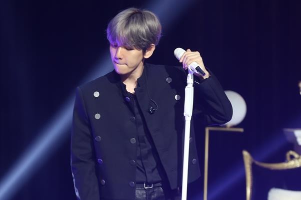 Singer Baekhyun predicted several significant achievements through solo activities.EXO Baekhyun opened a showcase commemorating the release of his first solo album City Lights at SAC Art Hall in Gangnam-gu, Seoul on the afternoon of the 10th, raising expectations for new activities.This album only had 400,000 preorders. I never imagined it. I still dont believe it.I think it will be believed when I see it with my own eyes. Baekhyun said, As much as the fans have waited so much, I prepared it with consideration.I want you to stream more as much as you listen and wait. He said, I will continue to produce solo albums.I will show you the shape of Baekhyun, which can digest various things. Recently, Baekhyun opened YouTube and released V-log videos. I wanted to show my daily life to fans during the blank season.I think I can approach it with a friend feeling rather than an EXO member. What was the reaction of the agency? Baekhyun made a group messenger room with Lee Soo-man and EXO, and the teacher keeps making bad jokes.When I asked about my current situation, I joked that If it is too hard, go to your village and rest. I did not reply.He said that the gag is also a gag. I was happy to hear that Mr. Lee Soo-man is listening to the song every day, and that I am proud of my ability, Baekhyun said.Baekhyun begins his solo career with the R&B genre love song UN Village, which features trendy vocals.Baekhyuns City Lights, which announced the birth of a solo solo in the past, exceeded 400,000 copies, will take off the veil at 6 pm on the day.