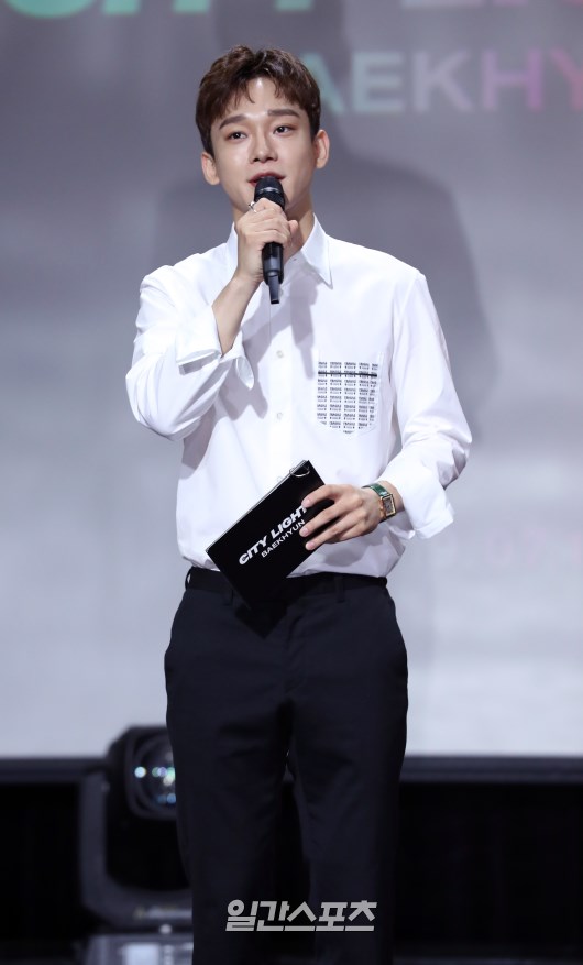 EXO colleague Chen is in charge of MC.