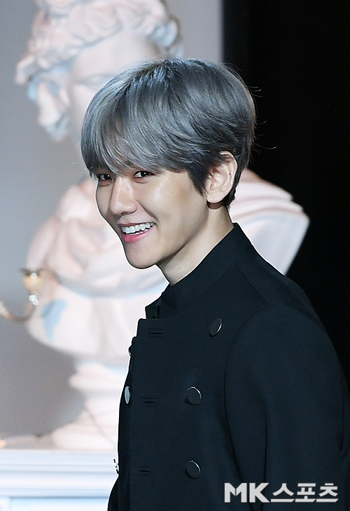 Group EXO member Baekhyun made his debut as a solo singer seven years after his debut.Baekhyuns United Nations Village, which contains sexy grooves, will capture listeners in 10 seconds.Baekhyun attended a showcase commemorating the release of his first solo album City Bonnie Wright at SAC Art Hall in Samseong-dong, Gangnam-gu, Seoul on the afternoon of the 10th.EXO Chen stepped out as MC on the day.This album, Bonnie Wright, features six songs, including the title song United Nations Village and Stay Up, Ice Queen and Psycho.The title song United Nations Village is an R & B song that combines groovy beats and string sounds.The romantic time of looking at the moon with a lover on the United Nations Village Hill was expressed as a scene of the movie.Baekhyun said, When I first heard United Nations Village, I heard EXO title song and song in 10 seconds.I was so happy with the first feeling that I didnt do a good correction recording, but I had done it two or three times. I wanted to have a lot of my emotions, he said.I hope many people like it.Chen said of Baekhyun, I am a playful friend, but I know that there is a masculine aspect.In fact, I was a ballad, so I did something other than EXO, so I was less difficult. (Baekhyun) was worried or worried.Baekhyun said, In fact, the song is not good, so it was difficult for me to choose the title song rather than the song.I thought it would be better to choose United Nations Village, which contains lyrics that have not been shown so far. The most notable person with a lot of artists participating in this album is rapper Beenzino.Tracks Stay Up, featured by Beenzino, is a song that solves a special night with a beloved lover with a sexy speech.I think its better to focus on the subtlely changing lyrics and melody lines, said Baekhyun, and Beenzino has featured.I dont have any personal friends, but I asked them to and they accepted it.He showed his attachment to the sixth track, Psycho, which unravels the lost mans inner self.This is a song from an EXO encore concert, and it was only one verse at the time, but the fans request for a euphemism was great.I need decadence when Im doing this stage. Im really good, he said.Baekhyun said of his solo debut, I was very lonely because I did not have EXO members.I practiced a lot and got a lot of help to improve my personal skills, he said. I was trained after the performance.Solo was very burdensome, he said honestly.I always sang a part of the song, so I did not know that one song was so hard, he said. I danced and sang one or two words and breathed.I didnt know where to control a song because I had to fill it with my voice. I was shocked by this.The difference between EXO and me is like voice and performance, Baekhyun explained of his solo identity, adding, Its not that EXOs music is not insignificantly lacking.EXO appeals to sexy with performance, but I am a voice. It was more important to simply give you a sense of stability as a player.This is something that I can feel only, so many people may not know. Finally, he said, I think we should stay in the hope of the happiness of the members. Without friendship among the members, we could not come here.I know what youre thinking now, even if you look at your eyes, he said. The future of EXO will be a singer who can fill a solid and empty spot.Meanwhile, Baekhyuns first solo album, Bonnie Wright, will be released on various music sites at 6 p.m. on the same day.