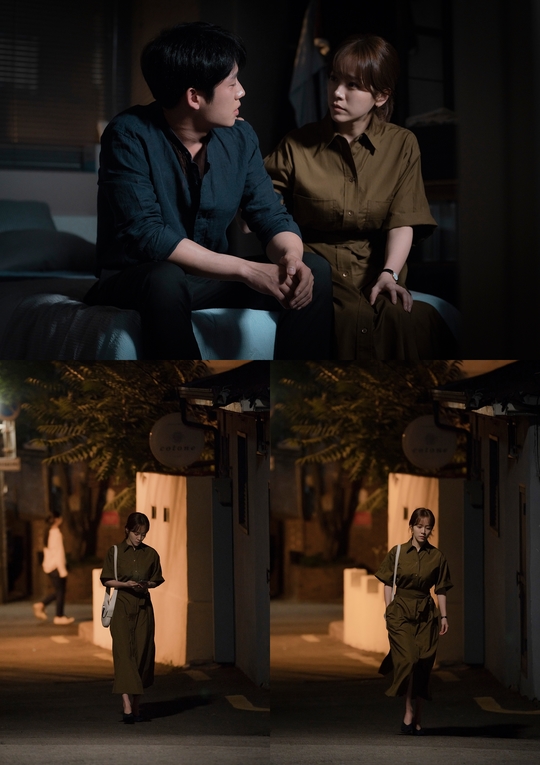 The breathtaking dialogue between Han Ji-min and Jung Hae-in will be unveiled.In the 29th and 30th MBC tree mini series Spring Night (directed by Ahn Pan-seok/playplayplay by Kim Eun), which will be broadcast on July 10th, Han Ji-min (played by Lee Jung-in) and Jeong Hae-in (played by Yoo Ji-Ho) were caught facing a dangerous gaze.Yoo Ji-Ho (Jeong Hae-in) previously revealed the wounds of his mind that he had hidden since he heard about his son Yoo Eun-woo (Hian Boone)s biological mother.His shaking, which was always calm, came to Lee Jung-in (Han Ji-min) with a great shock and confused her.In the public photos, there is a picture of Yoo Ji-Ho, who sheds tears, and Lee Jung-in, who looks at him with his hard eyes.I wonder more about the conversation between the two people, who have been hiding his anxiety in the meantime, and what he would have embarrassed Lee Jung-in.In particular, Lee Jung-in is interested in their late night stories because he is always calm and he is deeply troubled by the reason why he was shaken and his wounds.Lee Jung-in, who is walking with a firm face while looking at his cell phone as if he is thinking, also attracts attention.Lee Jung-in is also shocked to hear the story of Yoo Ji-Hos drunkenness, so she is looking forward to the broadcast on what day she will make.bak-beauty