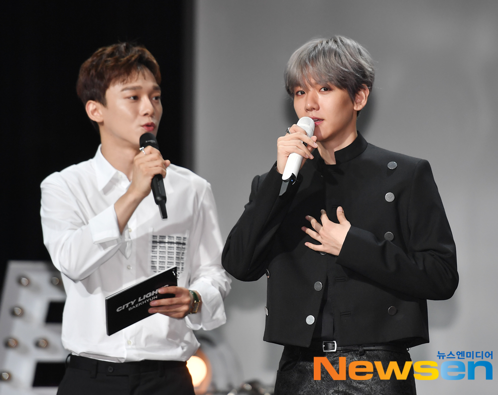 EXO Baekhyuns first solo album Showcase was held at SAC Art Hall in Samseong-dong, Gangnam-gu, Seoul on July 10Chen took to the Baekhyun Showcase as host on the day.Baekhyuns first mini-album, City Lights, will be released today at 6 p.m. on various music sites, including the title song UN Village (UN Village), Stay Up (Stay Up), Betcha (Betcha), Ice Queen (Ice Queen), Diamond (Diamond) Almond), Psycho (Psycho) and six songs, you can meet Baekhyuns outstanding vocals and sensual music worldexpressiveness