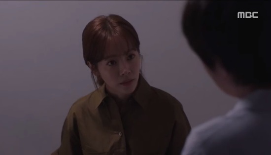 Han Ji-min was angry to learn about the reason for the drunkenness.In the 29th episode of MBCs tree drama Spring Night (played by Kim Eun/directed Ahn Pan-seok), which aired on July 10, Lee Jung-in (Han Ji-min) knew why Yoo Ji-Ho (Jeong Hae-in) was drunk.Yoo Ji-Ho was drunk and said, Would you abandon Choi Jung-in, too, if you would, it would be fine now? And Lee Jung-in said, What do you mean?Whats the matter with you? Yoo Ji-Ho asked, Can I trust Choi Jung-in? Tell me, are you sure youll never change?You dont believe me now, do you think Im going to change? asked Choi Jung-in, who replied, I dont know, I dont know.When Choi Jung-in said, Im so drunk, well talk again tomorrow, Yoo Ji-Ho said, I cant answer that. Oh, right...Yoo Gyeong-sang