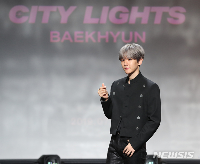 Baekhyun (27) of the group EXO will release his first mini album City Lights at 6 p.m. on the 10th.It is the first time in seven years that he released a solo album as a unit of EXO and EXO Chenbak City.Its not just a burden. After practicing, including vocal lessons, its helped you improve your skills. Its a good synergy. Ha ha.Thank you for thinking to Baekhyun, too, Did you have this color?The title song is UN Village, a romantic love song from the R&B genre that allows you to feel the soft vocals of Baekhyun.It is said that he captured himself in 10 seconds as soon as he heard it. The agency objected, but it was pushed to the title song.UN Village is where the Seoul Hannam-dong luxury villas are gathered. The members first heard the title and misunderstood it as a song of feeling like a prince.I like the scenery looking down from the hill behind the UN Village, which means I want to show it, Baekhyun laughed.The album featured six songs, including R&B Stay Up featured by rapper Binzino and hip-hop R&B Betcha, which contains a cute and confident attitude of a man.The album name City Lights is derived from the superpower Light that Baekhyun played in EXO. The team was noticed for giving members a world view that they had superpowers at the time of their debut in 2012.As the members enlisted in sequence, they looked more into reality. Baekhyun also said, Unlike EXO, I called it out.Baekhyun is also popular as a solo, with the albums pre-order totaling 401,545 copies (as of the 8th).EXO is showing strong sales of offline albums, including Quintusple Millions sellers and 10 million cumulative domestic sales.On the other hand, EXO has set July as EXO Munce and is carrying out various activities.Following Baekhyun, EXOs new unit Sehun & Chan Yeol (EXO-SC) will also release its first mini album, What a Life, on the 22nd.On the 19th ~ 21st and 26th ~ 28th, the fifth solo concert EXO Planet # 5-Exploration will be held at the Seoul Olympic Park K Spo Dome.