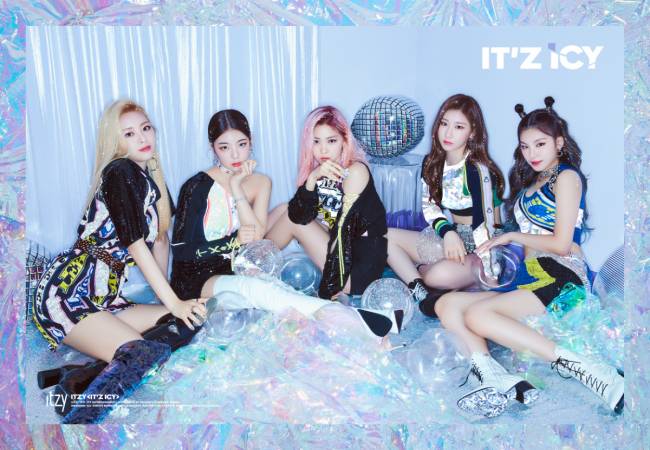 ITZY (now) is the new monster, and it has confirmed its comeback date on the 29th.JYP Entertainment announced this on the 10th at 0:00 on the SNS channel of ITZY by posting two group teasers of the new album ITz ICY (IC).According to this, ITZY will release its new album ITz ICY at 6 pm on the 29th, and will pre-release the music video of the title song at 0:00 on the 29th and meet with fans.The teaser, which was released, was filled with the superior visuals of the five ITZY members and the charm of the eyes that caught the attention.In particular, Yezi, Lia, Ryu Jin, Chaeryeong and Yuna, who boast perfect proportions, showed off their visuals of reversal newcomers by perfecting the styling and colorful and trendy concepts that showed ITZYs unique personality.In addition, the phrase ITz ICY, which means the name of the album in the teaser, also hinted at the concept of blowing up the heat this summer, stimulating curiosity about this comeback.ITZY, recognized as the hot newcomer to the 2019 music industry, released its first digital single ITz Different (with Difference) and its title song Dallala on February 12 this year and debuted.The debut song Dalladara MV exceeded 10 million views in 18 hours and exceeded 100 million views in 57 days, establishing a record of breaking 100 million views in the shortest period based on the K-pop debut group.In addition, K-pop girl group standard, the shortest period terrestrial music broadcasting 1st place and terrestrial 7th king including 9 music broadcasting total 9, including the birth of 2019 music industry best newcomer was announced.In addition, the five members of Yezi, Lia, Ryu Jin, Chaeryeong, and Yuna showed a special charm with distinctive characters, trendy and unique visuals and styles, and gave a powerful stage that was not new to their debut song Dalla.ITZY announced the official fandom name MIDZY which means ITZY believes only MIDZY! In the first five months of its debut on the 8th.ITZY will build a bond with MIDZY in the future and will shine a unique presence.ITZY, which predicted the gust of the music industry this summer with only teaser release, is attracting the attention of the music industry and fans in the new song and new concept to be released in this comeback.JYP Entertainment Provides