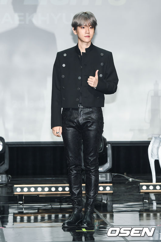 On the afternoon of the 10th, EXO Baekhyuns first solo album City Lights showcase was held at SAC Art Hall in Samseong-dong, Gangnam-gu, Seoul.Exo Baekhyun is posing.