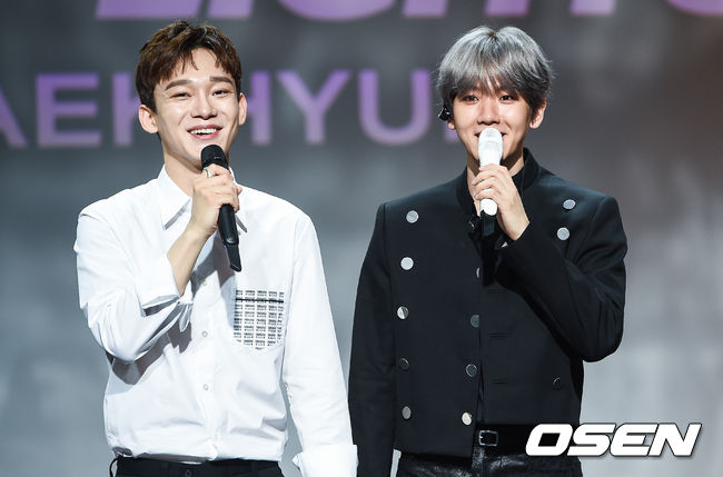 On the afternoon of the 10th, EXO Baekhyuns first solo album City Lights showcase was held at SAC Art Hall in Samseong-dong, Gangnam-gu, Seoul.EXO Baekhyun and Chen, who plays MC, are smiling.