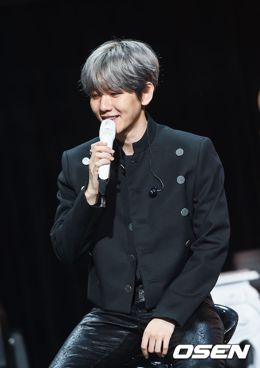 On the afternoon of the 10th, EXO Baekhyuns first solo album City Lights showcase was held at SAC Art Hall in Samseong-dong, Gangnam-gu, Seoul.EXO Baekhyun is smiling.