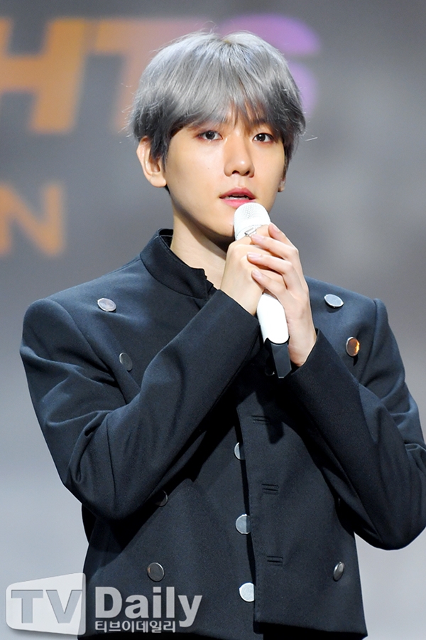 Group EXO Baekhyun commented on SM Entertainment Lee Soo-mans Ajagg.A showcase for the release of Baekhyuns first solo album, City Lights, was held at SAC Art Hall in Gangnam-gu, Seoul on the 10th.On this day, Baekhyun commented on SM Lee Soo-mans advice, Recently, Lee Soo-man has created an EXO group room.He kept playing a lot of gags. He said, I did not reply because I was a little hard because I was not hard these days.I met Lee Soo-man later, and he bought me a snack with a bean curd. But he said, Why dont you reply then? A gag is a gag?So I said, I did not reply because I did not know what to say. Baekhyun continued, He said that he was listening to my song every day. He said that he was so good and he seemed to be very good and proud.I felt very good personally, too, he added.The title song UN Village is a romantic love song from the R&B genre that allows you to feel the soft vocals of Baekhyun; its released at 6 p.m. on the day.