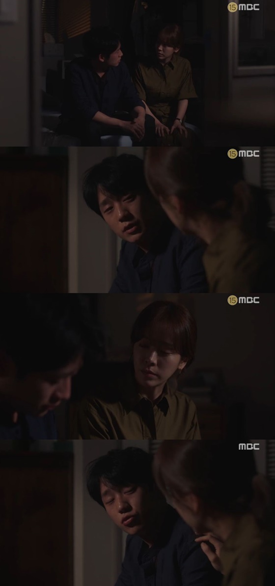 Jung Hae-in of the drama Spring Night revealed his uneasy mind to Han Ji-min.In the MBC drama Spring Night (playplayplay by Kim Eun, directed by Ahn Pan-seok), which was broadcast on the afternoon of the 10th, it included the image of Yoo Ji-Ho (played by Jeong Hae-in), who is drunk and reveals anxiety to Lee Jung-in (played by Han Ji-min).Are you going to throw us away? If you will, it will be okay now, said Yoo Ji-Ho, in a drunken and crying voice.Lee Jung-in swept his head as if he were embarrassed by Yoo Ji-Hos sudden mention of this.Lee Jung-in said, Im drunk. Ill talk to you tomorrow. But Yoo Ji-Ho got up and left the room saying, I can not answer.