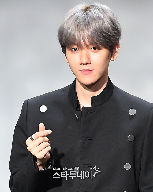 EXO Baekhyun is releasing a new song at the showcase of his first solo album City Lights at SAC Art Hall in Samseong-dong, Seoul on the afternoon of the 10th.