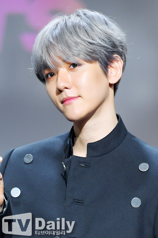 Showcase, which commemorates the release of the group EXO Baekhyuns first solo album, City Lights, was held at SAC Art Hall in Samseong-dong, Gangnam-gu, Seoul on the afternoon of the 10th.EXO Baekhyun, who attended the showcase on the day, poses.The album included a total of six songs, including the title song United Nations Village, Stay Up, Betcha, Ice Queen, Diamond and Psycho.Baekhyuns first solo album title song, United Nations Village, is an R&B song in which groovy beats and string sounds are harmonized, a romantic love song with sensual lyrics.EXO Baekhyun solo showcase