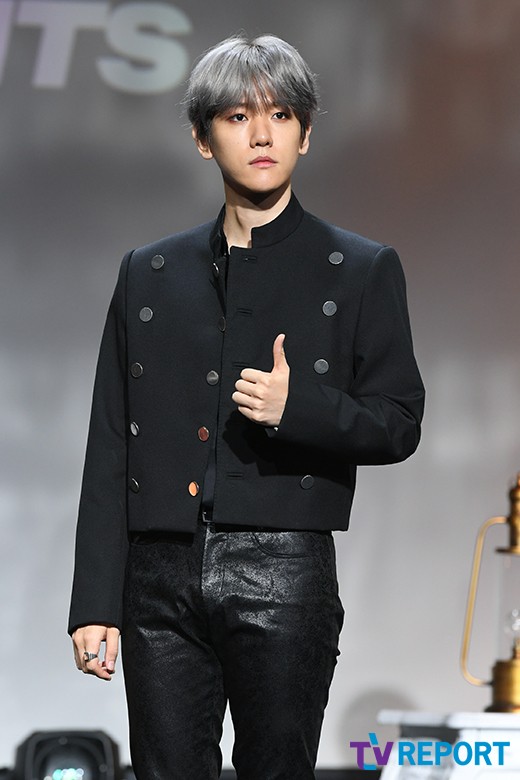 Baekhyun of the group EXO showed extraordinary confidence in his first solo album and opened his debut solo debut.On the 10th, a showcase commemorating the release of Baekhyuns solo album City Lights was held at SAC Art Hall in Gangnam-gu, Seoul.Baekhyun released his solo song Ill Come (Take You Home) in 2017, but its the first time in seven years that he has made his debut.It is also noteworthy that he is going to solo activities for the second time among EXO members after Chen, who released his solo album April, and Flower in April.Baekhyun said, I have shown various activities in EXO and EXO Chenbak City, but when I was doing solo activities, I was not burdened.I have no members to support, and I am burdened by the idea of ​​showing myself alone. I am excited and excited about what it will be like today. I want to show you quickly.I miss the members (as I prepared the solo album), and I think I can prepare for this EXO concert really hard, he laughed.Baekhyun said it took eight months for the solo album to come out. From the end of last year, I gave the company an opinion that I wanted to release a solo album.It took more time because I prepared from then and I did not choose the title song well at first, he explained why the release of the solo album was delayed.City Lights exceeded 400,000 pre-orders, realizing the tremendous popularity of Baekhyun.It is also a proof that fans have been waiting for Baekhyuns solo album for a long time. Baekhyun said it was an unimaginable figure.I think I should believe it with my own eyes. The title song United Nations Village is a R & B song that harmonizes groovy beat and string sound.United Nations Village has taken a romantic time to look at the moon with a lover on the hill.The lyrics Hannam-dong United Nations Village appearing in the chorus give realistic and trendy Feelings, not the fantasy Feelings that EXOs song lyrics have given.Baekhyun said, My agency did not want this song as a title, but I wanted to do it with this song.I thought it was a good way to show a new look by title United Nations Village which resembles the straight lyrics that I have not shown in the meantime. When you listen to EXO title songs or songs, you can distinguish whether the song is good or not in 10 seconds.This song was not my song, but I caught me in 10 seconds and the first Feelings were so good. City Lights includes six songs in a trendy atmosphere, including United Nations Village.Among them, Stay Up attracted attention as Beenzino participated in the feature.As soon as I heard this song, Mr. Beenzino came up, said Baekhyun. I did not have any personal acquaintances, but I was really grateful for the pleasure.Psycho, which is included as a bonus track, is a song that Baekhyun showed as a solo stage at the EXO concert held earlier.I had a lot of fans asking me to make a euphemism, and I asked the company to make a euphemism because I thought I should make a euphemism because of that request, Baekhyun said.Asked about the reason why he did not participate in the composition of the song, Baekhyun said, I challenged the songwriting, but the company refused to look back.I do not want to be my way, and there are people who are much better than me, so I focused more on vocals and dances that I can do well.If I have a chance, I can participate in songwriting, but I think it is a priority to show a sense of stability by raising my skills. Baekhyun also told an anecdote with SM Entertainment CEO and producer Lee Soo-man.Lee Soo-man said that he usually does a lot of jajagags. Lee Soo-man said that it is a little difficult because he said that it is not difficult these days.So I didnt reply. After a while, Lee Soo-man bought the members a red bean curd, and then he said, Baekhyun, why dont you reply?I also said, Ajagg is a gag. Asked about the first pledge, he said, I have not thought about it yet. If I get to the top, I think I should think about it.Baekhyuns first mini-album City Lights can be heard on various music sites at 6 pm on the day.On the other hand, Baekhyun will show KBS2 Music Bank, Yoo Hee-yeols Sketchbook on the 12th, MBC show on the 13th!Music center and SBS popular song on the 14th to show United Nations Village stage.