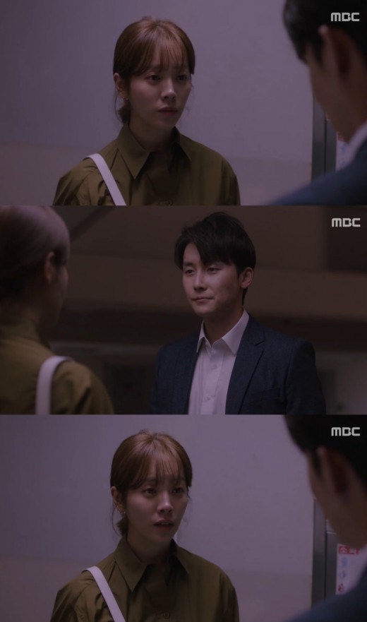 You betrayed me once, can you believe me?This is Han Ji-mins question for Kim Jun-ha.In MBCs Spring Night broadcast on the 10th, Choi Jung-in (Han Ji-min) was portrayed in the Confessions of JiHo (Jung Hae-in).Choi Jung-in was greatly agitated by JiHos Tears Confessions on the day; when she returned home, a stele (Kim Jun-ha) was waiting for her.Choi Jung-in asked such a stilt, Can I meet again? Can I meet again after betrayal? What else will you do?When the stele says, What do you mean? Choi Jung-in says, Literally. My mind could change again. I tried it once.Can you believe me? The steer replied, I can.