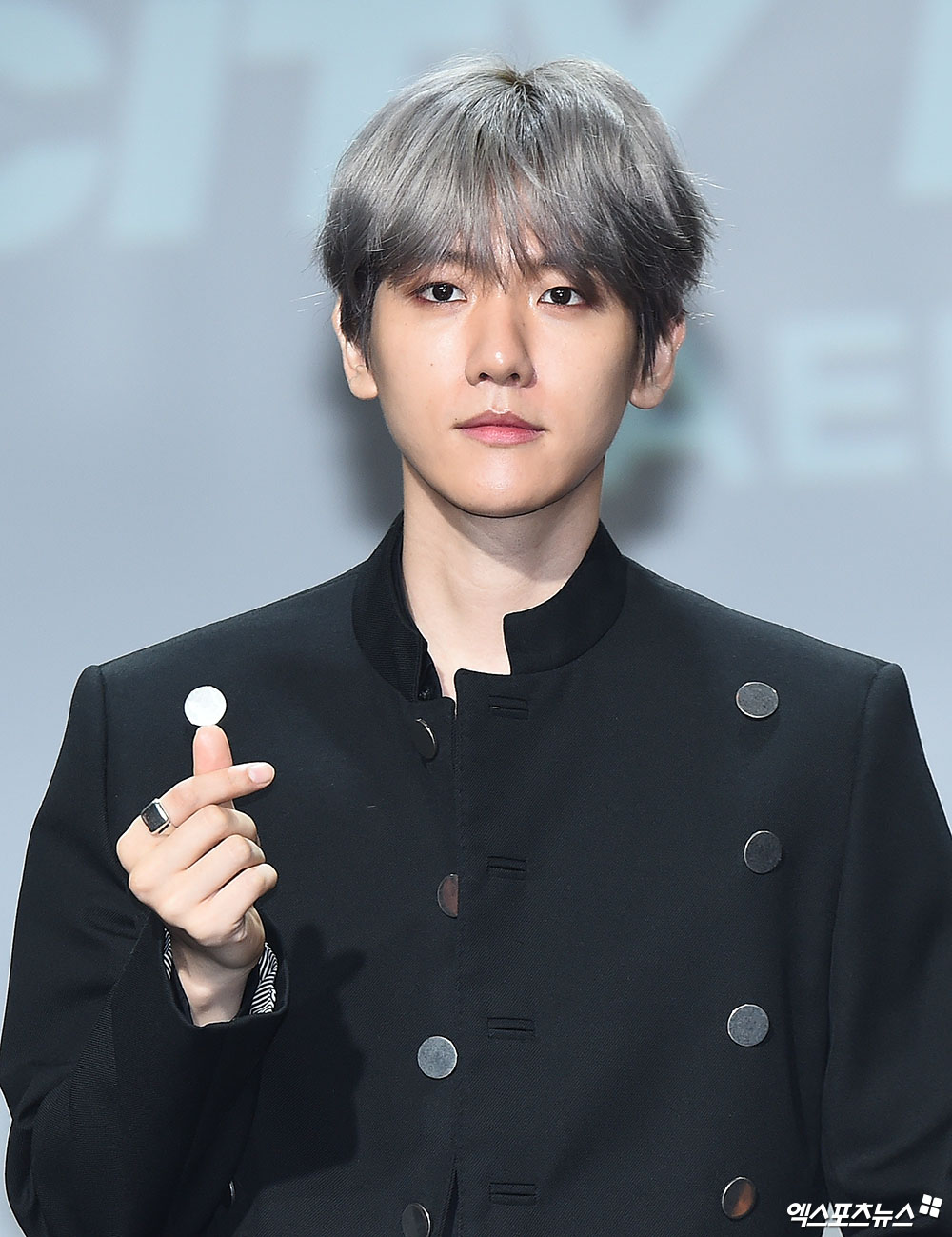 On the afternoon of the 10th, EXO Baekhyuns first solo album City Lights was released at SAC Art Hall in Samseong-dong, Seoul.EXO Baekhyun, who attended the showcase on the day, poses.