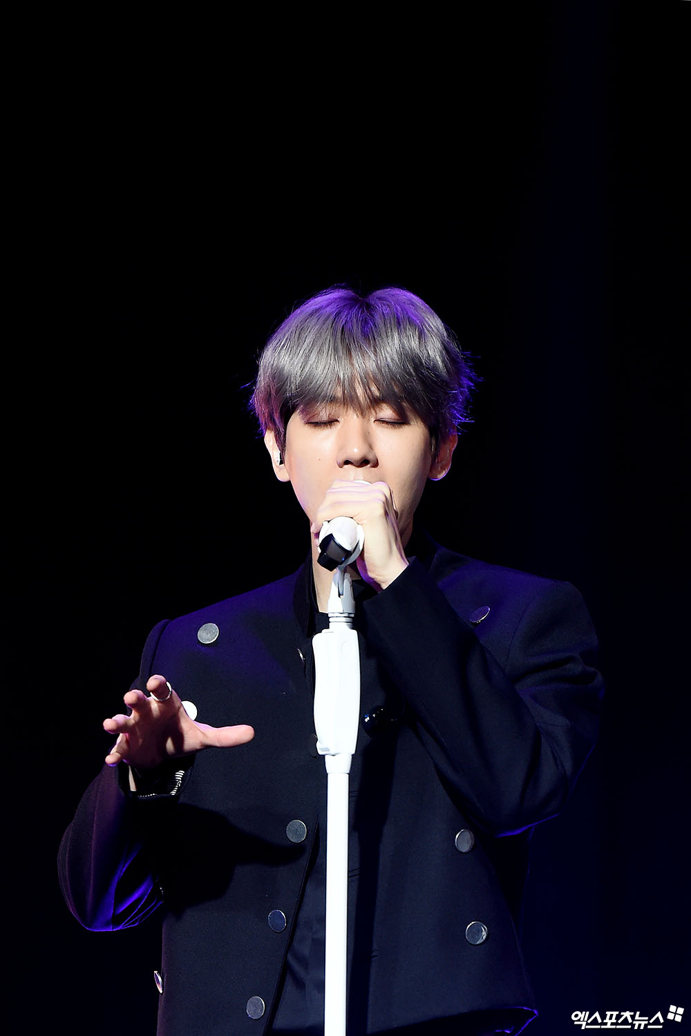 EXO Baekhyun reveals light in soloOn the 10th, a showcase was held at the SAC Art Hall in Gangnam-gu, Seoul to commemorate the release of the group EXOs Baekhyuns solo album City Lights.EXOs main vocalist, Baekhyuns first solo, City Lights, featured six songs in a trendy atmosphere. Baekhyuns superpower was reflected in the albums name because it was light.The title is United Nations Village and is a romantic R&B song.Baekhyuns solo album was prepared from late last year; he said, From the end of last year, the company started preparing because I wanted to do it.The title song was delayed because it was not picked well.It took a total of eight months to come out. Today, there is no performance because the stage is narrow, but there is a plan to show a little performance in music broadcasting.I would be grateful if you could look at the room and say that it is another look of Baekhyun He said, I am trying to produce my solo album steadily starting with City Lights. I will show you the shape of Baekhyun, who plays various genres.Baekhyun, who had his first solo, was burdened: he had to digest the euphemism alone, not the part, and he was lonely that he had no members to lean on with.He was in the process of preparing for the concert, but after finishing the concert, he received his vocal lessons separately.Baekhyun said: When I was personally live, I felt comfortable and stable.I can feel myself, but others may not know, but I am taking lessons all the time.  I want to show you something distinctive color and stability that is Baekhyuns vocals while releasing a solo album. I did not know that one song was so hard.I called it part by part, and I called it a word or two and I was breathing. I thought I should fill my voice with one song. I had forgotten where to breathe and control. He confessed, I was shocked by my own appearance and made more efforts. He explained that he was cautious to make more complete adjustments.I think everyone who sings solo is great, he said, admiring all those who played solo as Top Model.I tried hard to show my charm as a solo singer, Baekhyun, not EXO main vocal BaekhyunAbout the new song United Nations Village, Baekhyun said, Personally, it is good to listen at night, drive and use public transportation.When I want to have a park or alone in front of me, I would like to wear an earphone and listen to the cool air. I called it out of power unlike EXO songs.I hope you feel that tone, he also introduced the point of appreciation.When I listen to the song, I get a judgement in 10 seconds, but its my song, so Im not saying this, but I was caught in 10 seconds.I did not like the correction recording, but I also made the correction recording about 2,3 times. I wanted to include my own emotions.I would like to see that Baekhyun has this color because it shows a genre that I did not show well in my usual life. Baekhyuns City Lights, which has 400,000 pre-orders, is expected in many ways.Baekhyuns first Top Model, which has grown to praise those who have seen him for a long time at SM Entertainment such as Kenji and Isuman, is certainly expected.