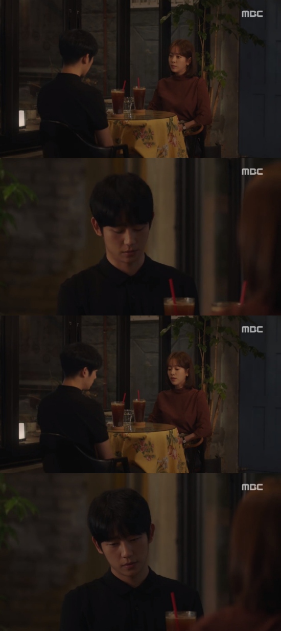 Spring Night Jung Hae-in hangs on to Han Ji-min.In the 29th MBC drama Spring Night broadcast on the 10th, Yoo JiHo (Jeong Hae-in) was shown catching Lee Choi Jung-in (Han Ji-min).On this day, Choi Jung-in waited at a cafe near the pharmacy where Yoo JiHo works.Earlier, Yoo JiHo was drunk and told Choi Jung-in, Will you throw us away?Im so sorry, but I never thought of it for a moment. How can you abandon us? Im embarrassed to move to my mouth, Yoo JiHo said.But Lee Jung-in said, I never imagined it. But I asked if I would. Choi Jung-in will abandon us?The frank feeling I received was Is not this Choi Jung-in the same as you? Yoo JiHo said, How could I ever remember Choi Jung-in being so frustrated right now? I honestly cant remember it, so I cant even apologize, excuse or refutation.I think Ill make more misunderstandings. Im really crazy. Choi Jung-in said, Im not sorry. In particular, Yoo JiHo said, As Choi Jung-in said, I can not be qualified if I do not do it because of my past because of my wounds.So I just had an anxiety in me that I did not know, it was just that. Choi Jung-in said, I do.I betrayed the person I met and I showed it to Mr. JiHo. I know. I know you dont believe me.I feel uncomfortable even though I know it. Yoo JiHo said: Im the one who pushed this Choi Jung-in out because he was so bad.The woman who thought so made the hard effort to come to me, and did you think I doubted her?Choi Jung-in said, Im not JiHo, Im suspicious of me. Ive talked a lot. Yoo JiHo is greedy.Mr. JiHo thought about pushing me out, but I thought I could not let go. I think I jumped too unprepared because of that greed. Furthermore, Lee Jung-in said, I love you. I thought I could love you like this. But JiHos past is so rough.like I was facing something I was trying to ignore. So I know. Im still short. I need more time to think about myself.I can not understand it, but I am sorry. Eventually, Yoo JiHo begged, Choi Jung-in. Ill say it right back to my mind, dont throw us away.Photo = MBC Broadcasting Screen