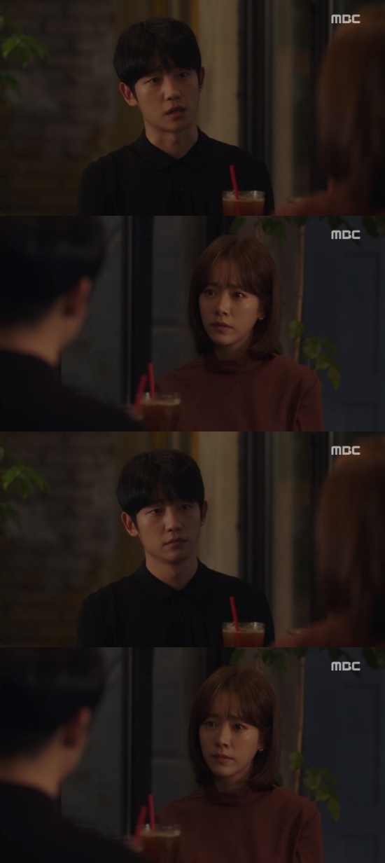 Spring Night Jung Hae-in hangs on to Han Ji-min.In the 29th MBC drama Spring Night broadcast on the 10th, Yoo JiHo (Jeong Hae-in) was shown catching Lee Choi Jung-in (Han Ji-min).On this day, Choi Jung-in waited at a cafe near the pharmacy where Yoo JiHo works.Earlier, Yoo JiHo was drunk and told Choi Jung-in, Will you throw us away?Im so sorry, but I never thought of it for a moment. How can you abandon us? Im embarrassed to move to my mouth, Yoo JiHo said.But Lee Jung-in said, I never imagined it. But I asked if I would. Choi Jung-in will abandon us?The frank feeling I received was Is not this Choi Jung-in the same as you? Yoo JiHo said, How could I ever remember Choi Jung-in being so frustrated right now? I honestly cant remember it, so I cant even apologize, excuse or refutation.I think Ill make more misunderstandings. Im really crazy. Choi Jung-in said, Im not sorry. In particular, Yoo JiHo said, As Choi Jung-in said, I can not be qualified if I do not do it because of my past because of my wounds.So I just had an anxiety in me that I did not know, it was just that. Choi Jung-in said, I do.I betrayed the person I met and I showed it to Mr. JiHo. I know. I know you dont believe me.I feel uncomfortable even though I know it. Yoo JiHo said: Im the one who pushed this Choi Jung-in out because he was so bad.The woman who thought so made the hard effort to come to me, and did you think I doubted her?Choi Jung-in said, Im not JiHo, Im suspicious of me. Ive talked a lot. Yoo JiHo is greedy.Mr. JiHo thought about pushing me out, but I thought I could not let go. I think I jumped too unprepared because of that greed. Furthermore, Lee Jung-in said, I love you. I thought I could love you like this. But JiHos past is so rough.like I was facing something I was trying to ignore. So I know. Im still short. I need more time to think about myself.I can not understand it, but I am sorry. Eventually, Yoo JiHo begged, Choi Jung-in. Ill say it right back to my mind, dont throw us away.Photo = MBC Broadcasting Screen