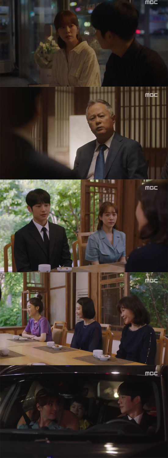 Han Ji-min and Jung Hae-in were met with Happy Endings after overcoming ambient objections.In the MBC tree mini series Spring Night broadcast on the 11th, Lee Choi Jung-in (Han Ji-min) and Yoo JiHo (Jung Hae-in) welcomed Happy Endings with heartfelt love.Lee Jung-in (Han Ji-min), who was hurt by the drunken talk of Yoo JiHo (Jeong Hae-in), confirmed his love again with a warm kiss.I felt like I couldnt live without pressing my emotions in the meantime, Yoo JiHo said, revealing past wounds: I controlled myself, my life, my actions, my words, my thoughts.I have no feelings for the woman who gave birth to Jung Eun-woo, and it is sometimes sad, he said.Lee Choi Jung-in said, I would have liked to comfort Mr. JiHo himself. Lee Choi Jung-in told Yoo JiHo, I drink only once a month.In case of violation, Choi Jung-in and I can not marry received a memorandum and continued the atmosphere of Alconda.Lee Tae-hak (Song Seung-hwan) said, The party to the marriage decision should do it.Then, Kwon Ki-seok, looking at Kwon Young-guk (Kim Chang-wan), said, Im going to marry you this year. Lee Tae-hak, who was drunk, told Kwon Young-guk, I do not think I can dust it.Ill take a picture in advance, he said.Kwon Ki-seok, who took Lee Tae-hak, told Shin Hyung-sun (Gil Hae-yeon) that Choi Jung-in should not meet Yoo JiHo.People should not judge on the outside, he said. I threatened with a photo. I want money.In Kwon Ki-seoks words, Shin Hyung-sun expressed his desire to meet Yoo JiHo, and Yoo JiHo and Choi Jung-in decided to meet with Yu Jung Eun-woo (Hian).Im older than me, Lee Seo-in (Im Seong-eon) asked Yoo JiHo, I wonder what kind of heart I endured.Yoo JiHo said, I could not collapse when I saw a child living in the world looking at me. Choi Jung-in is also uncomfortable.I have been believing in me, but I have to protect it no matter what. I was moved to say Im going to bring my child out, because Im a parent, Gil Hae-yeon told Yoo JiHo.Lee Choi Jung-in told his mother, Sister and brother, I can do well, Ill get through it.Father I will wait as long as I can and I keep in mind what my mother said. There is JiHo next to me.I will be happy again as soon as I pour it all and comfort it. He took his hand and watched this image with joy.On the way back, Yoo Jung Eun-woo asked, Are you married to Father? Is your teacher my mother?Yes, Yoo JiHo replied, while Lee Choi Jung-in also said, Youre going to be a mom.Ill do well, said Choi Jung-in, in the words of Yoo JiHo, well do well.Kwon Yeong-guk proposed a post as director of Itaehak, saying, I appreciate the proposal but I have to think about it.Lee Tae-hak, who later called Lee Chung-in, asked, Are you really not with a quack?Lee Choi Jung-in said, I think it is worth living happily than a brilliant child. It will be difficult right now, but please wait a little.I will show you how to live happily. Please believe me. In the end, Lee refused to move. Kwon Young-guk called Kwon Ki-seok and said, Gi-seok, you were talking. Kwon Ki-seok sent a letter to Lee Choi Jung-in saying, Im sorry.Meanwhile, Yoo JiHo, who wrote the memorandum, eventually drank all night in the holy fire of Friends.A tip from Friend by Lee Jung-in found his home early in the morning, and Yoo JiHo knelt down and apologized.Lee Choi Jung-in also greeted his parents, who said: I know youre worried, but Ill be pretty with each other in consideration.I will do my best to Jung Eun-woo as well as possible. 