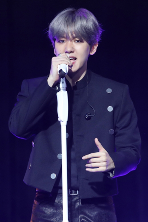 City Lights release Showcase Strikes but Expectations...Im Going to Show a New LookPlease look forward to a new look of Baekhyun.Boy group EXO member Baekhyun will debut solo in seven years after debut.On the 10th, at the SAC Art Hall in Samseong-dong, Seoul, the first solo album City Lights by Baekhyun was released as a society of EXO member Chen.Baekhyun said, I have shown various activities with EXO and EXO Chenbek City, but I feel burdened with my solo debut. I am so sorry that I have to work alone without a member to support.Im excited and excited to be on my debut day (although Im nervous), and Chen confessed, Im also nervous.The album featured six songs in total, including the title track United Nations Village (UN Village), Stay Up, Betcha, Ice Queen, Diamond (Diamond), and Psycho).We have decided to name the album City Lights with the identity of EXO Baekhyun, said Baekhyun. We started from the end of last year and worked for about 8 months in total.I tried to put the color of the individual Baekhyun, not the group, and I wanted to try the hip-hop R & B genre from the past. The title song is a romantic love song with a combination of groovy beat and string sound.Baekhyun said, It is a whisper of love in a good place with a loving lover. This song was good enough to capture me in 10 seconds.I wanted to contain my own emotions, so I revised it two or three times and recorded it. I want to show a genre that I have not shown well, he added. I want to see this in Baekhyun.The title song title United Nations Village is the same name as United Nations Village, a luxury residential area in Hannam-dong.Baekhyun said, I wanted to take my beloved lover to the hill near the United Nations Village. He laughed, It is a title that causes wonder.When asked about the point of appreciation, he said, It is a good song when I listen at night. It is better to listen when I want to have my own time.When asked about the group activities and differences, EXO appeals to sexy with performance, I convey sexy Feelings with my voice. I first knew that it was so hard to fill one song with my voice.I tried to sing one song clearly and I want to give Feelings, a comfortable vocal. This album included talented musicians such as world-renowned music producer Dark Child, famous production team Stereotypes, hip-hop label Hier Music producer Cha Cha Malone, British production team London Noise, hit maker Kenji and singer-songwriter Cold.Popular rapper Binzino also participated in the feature.It was difficult to decide a title song, said Baekhyun. I wanted to show a new look through a song with direct lyrics.I was careful about the quality of the album as much as I made my debut as a solo, he said. I tried to practice and practice.Baekhyun gained popularity both at home and abroad with its sweet tone, singing ability and powerful performance through EXO-Chenbak City activities.He was also recognized as a vocalist, hitting various collaborations (collaborating) songs such as Dream (Dream) with Bae Suzy, The Day with Kwill, Biwa with possession and singing, and Young (YOUNG) with Rocco.The album surpassed 400,000 copies by pre-order alone. Its the power of EXO fans. I cant believe the number 400,000, Baekhyun said.I hope that fans will listen as much as you have waited for a long time. I missed the members when I worked on the solo, he said. I am going to prepare for the EXO concert hard.I want to show you a full sound source with a colorful voice, he said. I will approach it slowly even if it takes a long time.I want to be in someones memory in the future. Baekhyun has recently opened a YouTube channel to communicate with fans.When there was a gap in the group activity, the fans missed us, he said. I wanted to give back the love I received from the fans.In the future, I will show you the usual Baekhyun, not the Baekhyun on stage, through various contents as well as V logs. The future of EXO is also of interest. Wouldnt we be friends with each other like now? I believe that if there is an empty space, someone will fill the place and become a harder group.I hope you will be curious about the future of EXO in the future. 