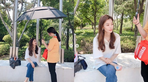 Yoon So-yi of the Sun Season released a photo taken at the shooting site.Recently, Yoon So-yi posted on his SNS, We are building our own memories on a hot summer day. Ahaha, Kahee # Thanks for the umbrella.In addition, he released a photo of a staff holding an umbrella.In another photo, he attracted attention by radiating beautiful beauty that blows the heat.In particular, Yoon Soo gave thanks to the staff who suffered from the heat and gave a warm heart.Meanwhile, the Sun Season, starring Yoon So-yi, is a fierce throne game of selfish genes surrounding the Yangji Group, which is in line with the flow of Korean economic history.online issue team of star pop culture department