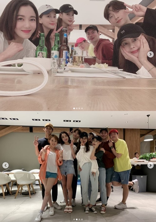 Actor Lee So-yeon unveiled the scene of the Yongwang Bowhasa rip party.On the afternoon of the 11th, Lee So-yeon posted several photos on his SNS with the article I will always cheer for Pyeongchang Jop Party Travel King Bohasa, thank you, I will not forget it.In the released photo, Lee So-yeon enjoyed a rip-off party with Jo An, Jae Hee and other MBC daily drama Yong Wang Bowhasa actors.Even in another photo, they smiled brightly and created a cheerful atmosphere.In particular, the actors of the Dragon King Bow Hasa boasted a warm visual and attracted attention.On the other hand, Yongwang Bohasa will end with 121 episodes on the 12th.