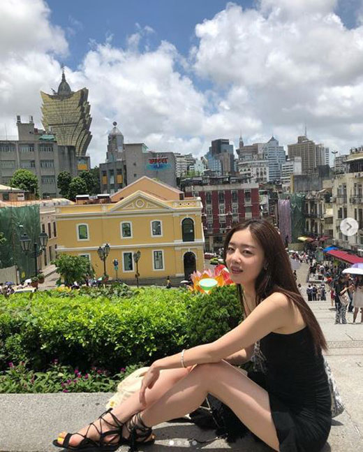 Singer and actor Han Sun-hwa reported on his recent trip.Han Sun-hwa posted a number of photos on her personal Instagram account on Wednesday, taken during a trip to Macau.In the public photo, Han Sun-hwa poses modelly, with a stunning landscape behind her, with white skin and dazzling beauty that attracts attention.The netizens who watched this made various comments such as My sister is so sexy, Everyday picture and Fashion is too taste sniper.Meanwhile, Han Sun-hwa appeared on the cable channel OCN drama Save me 2 last month.