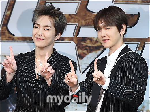 Members of the boy group EXO Xiumin and Baekhyun showed warm loyalty.Baekhyun posted his solo album on his personal instagram on the 10th, Please listen to my first solo UNville a lot!Xiumin, who joined the army in May, surprised fans by leaving a surprise comment saying, Wow...I want to see the stage quickly.The netizens who watched this made various comments such as What is going on, I like the song so much, and EXO loyalty.Meanwhile, Baekhyun released a total of six solo songs on Thursday, including the title song UN Village from his mini album City Lights.