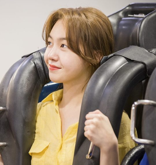 SBS Tree Drama Never Yeo Jin-goo - Bang Min-ah - Hong Jong-Hyun has been released with the finalization commemorative photo shoot behind-the-scenes cut, where they stay in the amusement park and enjoy their happiness while enjoying the rides together after the camera is turned off.Absolutely, the final episode of Apollo Pictures (iHQ) will be broadcast on July 11th, with the most advanced robot for lovers (Yeo Jin-goo), which was born with the 10 billion-won order of the heiress of the Great Booho, and the same-sun Umdada (Bang Min-ah), who leads a special makeup team instead of her late father, It is a romantic comedy pretending to be an SF by the best Korean star, Hong Jong-Hyun.Above all, Yeo Jin-goo - Bang Min-ah - Hong Jong-Hyun showed a variety of love stories such as fantasy love, realistic love that causes a strong empathy, and sweet but dull pure love.In this regard, Yeo Jin-goo - Bang Min-ah - Hong Jong-Hyun is catching the back of the filming scene where he is riding the Roller Coaster.The three people took a break during the amusement park shooting and decided to ride Roller Coaster with all the staff.Yeo Jin-goo - Bang Min-ah - Hong Jong-Hyun got up at once and took care of the coaches and staff who had not yet boarded, and looked after each other whether they were wearing earrings or accessories that could be dangerous when riding the Roller Coaster.In particular, Yeo Jin-goo helped the staff to move quickly by listening to the chairs and luggage bags of the staff who had to move toward the rides, and also gave the staff a caution, and played a role as the youngest and the best senior in the field.And soon the Departure made a unique smile on the spot.In addition, Bang Min-a showed special pleasure by looking around the rabbit until the moment he boarded the chair, checking the staff who had not been able to board yet, and putting a look of anticipation before the Departure and leaving a camera one by one with a certification shot.Hong Jong-Hyun also arranged the seats by telling the staff about the difficulty of each seat, followed by a cheerful smile with a V when the Departure signal sounded.Yeo Jin-goo, who sat next to each other, enjoyed the speed and thrill and made the viewers happy with a happy smile.kim myeong-mi