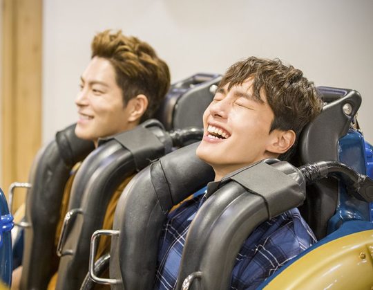 SBS Tree Drama Never Yeo Jin-goo - Bang Min-ah - Hong Jong-Hyun has been released with the finalization commemorative photo shoot behind-the-scenes cut, where they stay in the amusement park and enjoy their happiness while enjoying the rides together after the camera is turned off.Absolutely, the final episode of Apollo Pictures (iHQ) will be broadcast on July 11th, with the most advanced robot for lovers (Yeo Jin-goo), which was born with the 10 billion-won order of the heiress of the Great Booho, and the same-sun Umdada (Bang Min-ah), who leads a special makeup team instead of her late father, It is a romantic comedy pretending to be an SF by the best Korean star, Hong Jong-Hyun.Above all, Yeo Jin-goo - Bang Min-ah - Hong Jong-Hyun showed a variety of love stories such as fantasy love, realistic love that causes a strong empathy, and sweet but dull pure love.In this regard, Yeo Jin-goo - Bang Min-ah - Hong Jong-Hyun is catching the back of the filming scene where he is riding the Roller Coaster.The three people took a break during the amusement park shooting and decided to ride Roller Coaster with all the staff.Yeo Jin-goo - Bang Min-ah - Hong Jong-Hyun got up at once and took care of the coaches and staff who had not yet boarded, and looked after each other whether they were wearing earrings or accessories that could be dangerous when riding the Roller Coaster.In particular, Yeo Jin-goo helped the staff to move quickly by listening to the chairs and luggage bags of the staff who had to move toward the rides, and also gave the staff a caution, and played a role as the youngest and the best senior in the field.And soon the Departure made a unique smile on the spot.In addition, Bang Min-a showed special pleasure by looking around the rabbit until the moment he boarded the chair, checking the staff who had not been able to board yet, and putting a look of anticipation before the Departure and leaving a camera one by one with a certification shot.Hong Jong-Hyun also arranged the seats by telling the staff about the difficulty of each seat, followed by a cheerful smile with a V when the Departure signal sounded.Yeo Jin-goo, who sat next to each other, enjoyed the speed and thrill and made the viewers happy with a happy smile.kim myeong-mi