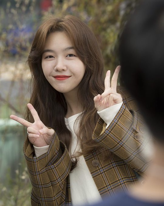 SBS Tree Drama Never Yeo Jin-goo - Bang Min-ah - Hong Jong-Hyun has been released with the finalization commemorative photo shoot behind-the-scenes cut, where they stay in the amusement park and enjoy their happiness while enjoying the rides together after the camera is turned off.Absolutely, the final episode of Apollo Pictures (iHQ) will be broadcast on July 11th, with the most advanced robot for lovers (Yeo Jin-goo), which was born with the 10 billion-won order of the heiress of the Great Booho, and the same-sun Umdada (Bang Min-ah), who leads a special makeup team instead of her late father, It is a romantic comedy pretending to be an SF by the best Korean star, Hong Jong-Hyun.Above all, Yeo Jin-goo - Bang Min-ah - Hong Jong-Hyun showed a variety of love stories such as fantasy love, realistic love that causes a strong empathy, and sweet but dull pure love.In this regard, Yeo Jin-goo - Bang Min-ah - Hong Jong-Hyun is catching the back of the filming scene where he is riding the Roller Coaster.The three people took a break during the amusement park shooting and decided to ride Roller Coaster with all the staff.Yeo Jin-goo - Bang Min-ah - Hong Jong-Hyun got up at once and took care of the coaches and staff who had not yet boarded, and looked after each other whether they were wearing earrings or accessories that could be dangerous when riding the Roller Coaster.In particular, Yeo Jin-goo helped the staff to move quickly by listening to the chairs and luggage bags of the staff who had to move toward the rides, and also gave the staff a caution, and played a role as the youngest and the best senior in the field.And soon the Departure made a unique smile on the spot.In addition, Bang Min-a showed special pleasure by looking around the rabbit until the moment he boarded the chair, checking the staff who had not been able to board yet, and putting a look of anticipation before the Departure and leaving a camera one by one with a certification shot.Hong Jong-Hyun also arranged the seats by telling the staff about the difficulty of each seat, followed by a cheerful smile with a V when the Departure signal sounded.Yeo Jin-goo, who sat next to each other, enjoyed the speed and thrill and made the viewers happy with a happy smile.kim myeong-mi