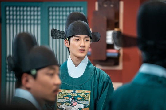 Na Hae-ryung Lee Ji-hoon Huh Jung, The complete version of the Etiquette Officers, including the new employee, Na Hae-ryung, Lee Ji-hoon, was first unveiled.They show Ada Lovelace and various juniors and juniors, and they are expecting a full-fledged performance.MBCs new tree drama Na Hae-ryung (played by Kim Ho-soo / directed by Kang Il-soo, Han Hyun-hee / produced Green Snake Media), which is scheduled to be broadcasted at 8:55 p.m. on July 17, unveiled the full version of the Preliminary Officers, led by Min Woo-won (Lee Ji-hoon).Na Hae-ryung, starring Shin Se-kyung, Jung Eun-woo, and Park Ki-woong, is the first problematic Ada Lovelace () in Joseon and the Phil Chung of Prince Lee Rim (Jung Eun-woo) in the anti-war Motaesol. Only romance annals.Lee Ji-hoon, Park Ji-hyun and other young actors, Kim Ji-jin, Kim Min-sang, Choi Duk-moon and Sung Ji-ru.The complete version of the Preview Officers was first released.Starting with Woowon, those who show off various charms from Yang Si-haeng (Heo Jeong-do), Son Gil-seung (Nam Tae-woo), Hyun Kyung-mook (Kang Hoon-moo), Seongseokwon (Ji Gun-woo), Ahn Hong-ik (Oh Hee-joon), Hwang Jang-gun (Yoon Jung-seop) and Kim Chi-guk (Lee Jung-ha) are expected to share a life together at Yemungwan and add fun to the drama.First of all, the highest office of the seven-piece Bonggyo Woowon is a cadet with a strong and clear conviction, and it is attracting attention because it foresaw that it will show the spirit of a senior who has a perfect specification.On the other hand, the practice of the pre-examination is a bad senior with a twisted expression and posture, but it turns out that his love for his juniors is real.The 8th Daekyo Gil Seung and Kyungmook focus their attention on the drama and the drama character.Gil Seung is a senior with a warm impression and a heart, and a grumpy senior who harasses the life of Na Hae-ryung, who is going to show a temperature difference that is too different from each other.Finally, the 9th censorship line of the pre-examination, Hongik, General, and Chikguk are expected to revitalize the drama with the charm of reversal.Unlike what they seem to be, they are known to have hidden stories. It is noteworthy what the story will be and how it will affect the story development.kim myeong-mi