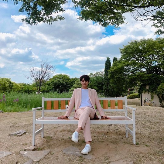 Group Infinite member and actor Myoeng-su Kim (El) encouraged KBS 2TV to watch the last episode of Dan, One Love.Myoeng-su Kim posted a picture on his instagram on July 11 with an article entitled This is the last time, please expect a lot.Inside the picture was a picture of Myoeng-su Kim in a pink suit, who sits on a bench and closes her eyes.Myoeng-su Kims warm visuals catch the eyeThe fans who responded to the photos responded I really suffered, I am a shooter today and I am really handsome.delay stock