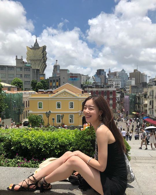 Actor Han Sun-hwa from Secret reported on his recent travels.Han Sun-hwa posted four photos on his instagram on July 11th.In the photo, there is a picture of Han Sun-hwa enjoying the beautiful scenery and enjoying the leisure time.Park So-hee