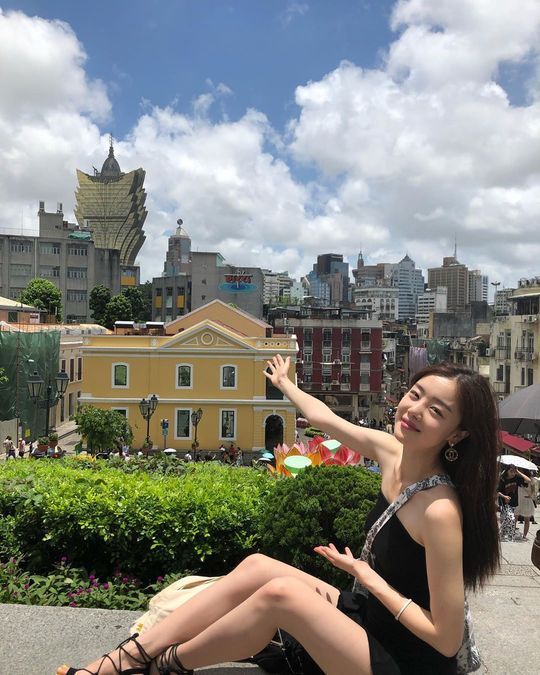 Actor Han Sun-hwa from Secret reported on his recent travels.Han Sun-hwa posted four photos on his instagram on July 11th.In the photo, there is a picture of Han Sun-hwa enjoying the beautiful scenery and enjoying the leisure time.Park So-hee