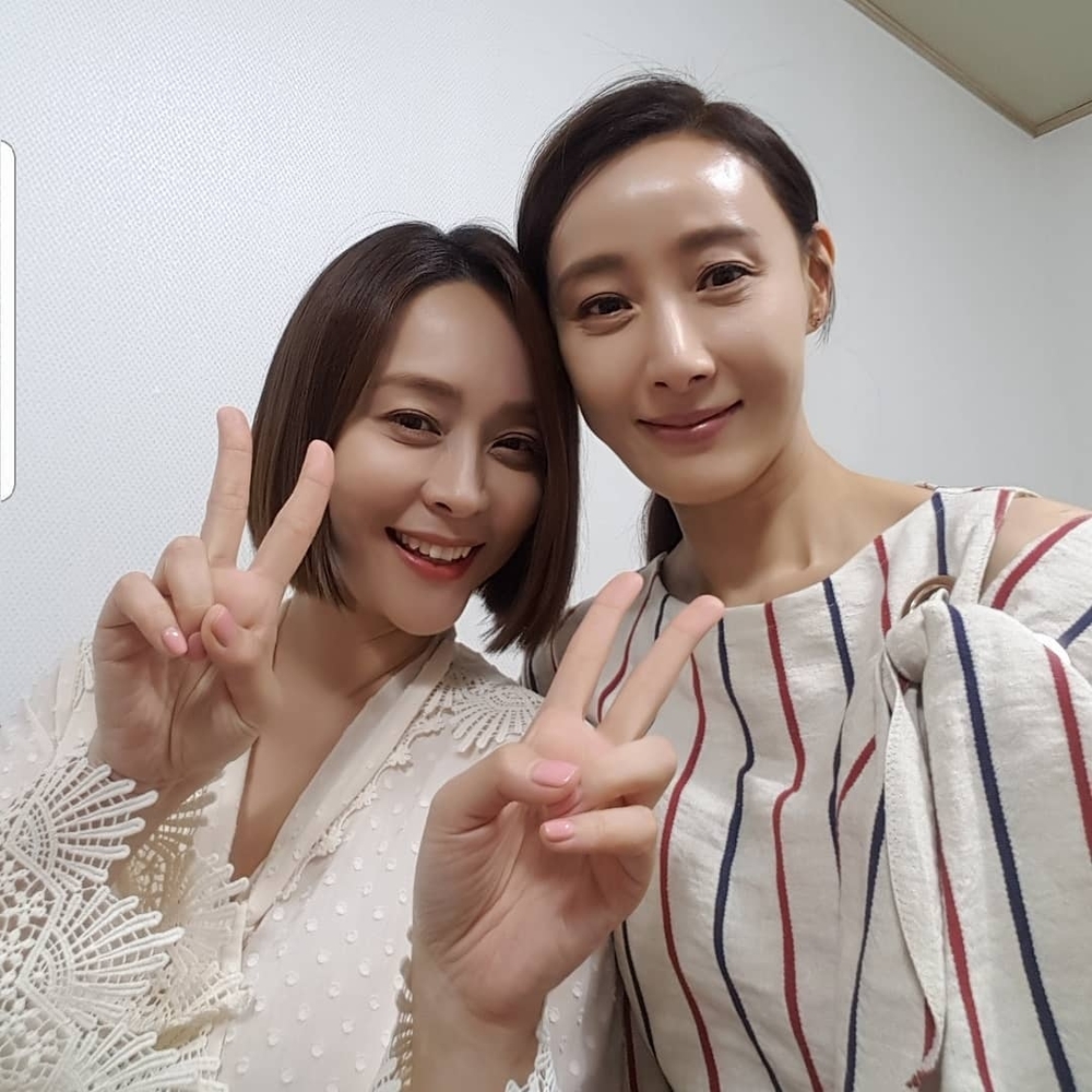 Actor Do Ji-won expressed his feelings after filming Dan, One Love.On July 11, Do Ji-won wrote on his instagram, Last shot. Beautiful people. Sui Gu many. It was a happy time together.Thank you all. Do Ji-won in the public photo poses affectionately with the actors Shin Hye-sun, Myoeng-su Kim (El) and Woo Hee-jin as a commemoration of the last shooting.The netizens who watched this commented, You were Sui Gu many to shoot, and cheered Do Ji-won.Lee Ha-na