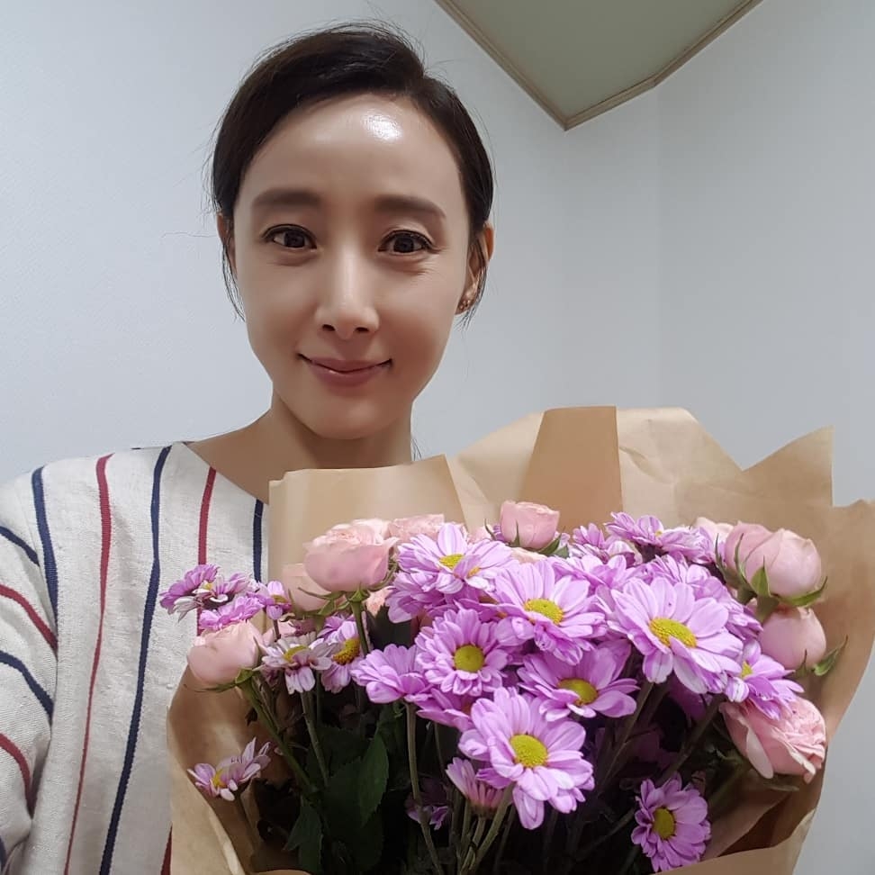 Actor Do Ji-won expressed his feelings after filming Dan, One Love.On July 11, Do Ji-won wrote on his instagram, Last shot. Beautiful people. Sui Gu many. It was a happy time together.Thank you all. Do Ji-won in the public photo poses affectionately with the actors Shin Hye-sun, Myoeng-su Kim (El) and Woo Hee-jin as a commemoration of the last shooting.The netizens who watched this commented, You were Sui Gu many to shoot, and cheered Do Ji-won.Lee Ha-na