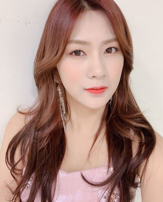 Oh Ha-young, a girl group Apink member and actor, showed off her pink goddess visuals.Today, on the 11th, singer and actor Oh Ha-young posted a picture through his personal Instagram account.In the public photos, Oh Ha-young showed off his more beautiful beauty and caught the attention of fans with his visual goddess who can not take his eyes off.On the other hand, Oh Ha-young has become an actor in the lead role of the web drama Love, Stay in Memory, and has recently been active in various sales such as appearing in MBC entertainment Hogus Love.Recently, he even held a solo birthday event to break the hottest response.Oh Ha-young Instagram caption