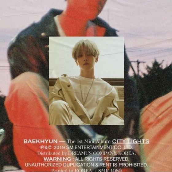 Baekhyun posted a photo of the album on his 10th day with an article entitled Please listen to my first solo UNville!In this post, the group EXO member Xiumin who joined in May surprised the fans by commenting Wow...I want to see the stage soon.Meanwhile, Baekhyun released a total of six solo songs on the 10th, including the title song UN Village for his mini album City Lights.