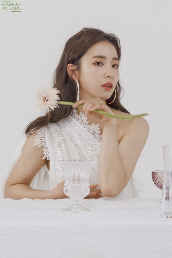 Actor Shin Se-kyung has unveiled a behind-the-scenes series like a pictorial.The agency Tree Ectus unveiled the behind-the-scenes Steel Series, which contains the beauty of Shin Se-kyung.SteelSeries, which is open to the public, is wrapped with various aspects of Shin Se-kyung that match the modifier Pictorial Artisan.Especially from the dazzling brightness to the chicness that creates a cityly atmosphere. Her charm is enough to overwhelm her gaze.Shin Se-kyung is a back door that not only completed a sensual picture with various poses and natural gaze treatment, but also showed the perfect concept and showed a changeable appearance, which made the staff in the field admire.The new Na Hae-ryung will be broadcast on the 17th, which will make Shin Se-kyung as well as prospective viewers excited.Shin Se-kyung will transform into the first female director of Joseon in the drama, Na Hae-ryung, and will give you a thrilling fun that you have not felt before.