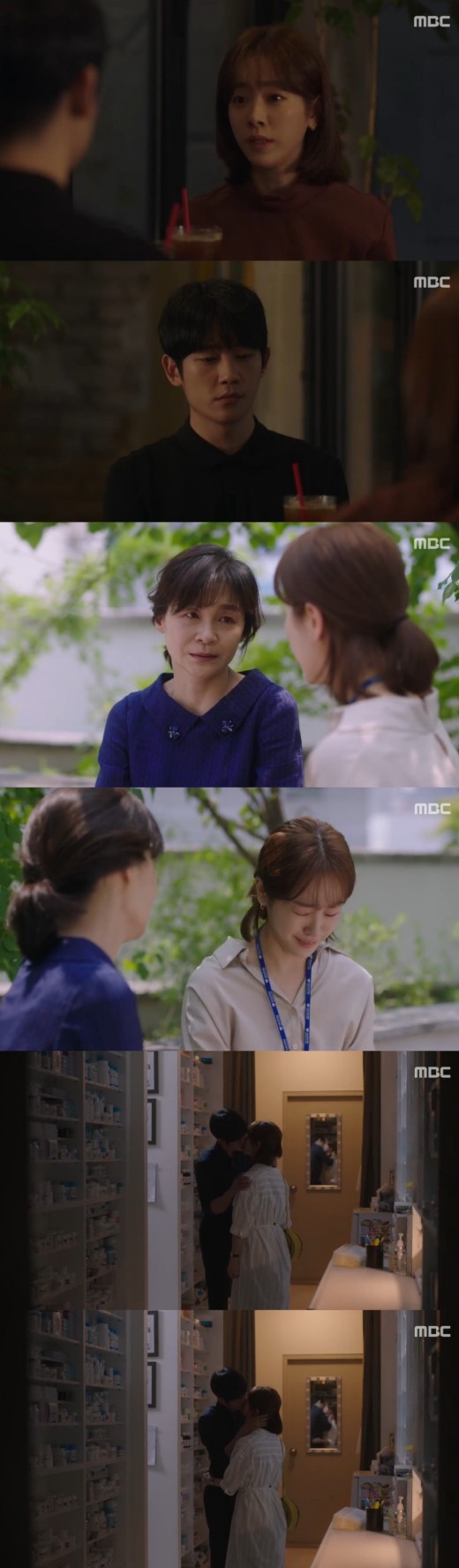 After the rain, the land became harder after Han Ji-min and Jung Hae-in over the first Danger. The Spring Night took a step closer to Happy Endings ahead of its end.On MBCs Spring Night broadcast on the 10th, the reconciliation between Choi Jung-in (Han Ji-min) and JiHo (Jeong Hae-in) was drawn.JiHo had previously expressed anxiety about Choi Jung-in in front of him, saying, Do not abandon us. Choi Jung-in felt confused when he learned that it was a false statement.If JiHo realizes his mistake and is restless, Hye-jung (Seo Jeong-yeon) advised, What about Choi Jung-in, you have a heavy past, but do not want to understand.In the end, JiHo put Choi Jung-in in front of him and said, I was really drunk and drunk, did I think of Choi Jung-in?Im so sorry, but I never thought of it. Im sorry to leave you. Im embarrassed to move you to your mouth.Choi Jung-in said, I never imagined it. I asked if I would throw it away. Im right about catching a horse.But the honest feeling I received was, Is not it the same as Choi Jung-in? I didnt think that the time had passed would heal without a trace, but that doesnt cover it, said Choi Jung-in.JiHo repeatedly asked Choi Jung-in, Do not abandon us, to think about time.On this day, Hyung-sun (Gil Hae-yeon) visited Choi Jung-ins library and allowed her to have a relationship with JiHo, saying, It seems like your life is happy, but what else is important.But the prosecution said, There are still many mountains to overcome, and it will be harder than I was prepared to do. There may be moments of regret.Choi Jung-in finally wept.Kiseok used England (Kim Chang-wan) and Taehak (Song Seung-hwan) again to separate Choi Jung-in and JiHo, but JiHo did not shake.Choi Jung-ins figure sharing a kiss of reconciliation with Choi Jung-in has heightened expectations for Happy Endings.