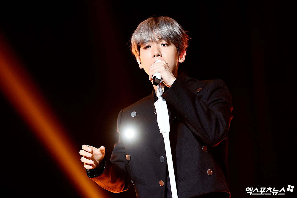 On the afternoon of the 10th, EXO Baekhyuns first solo album City Lights was released at SAC Art Hall in Samseong-dong, Seoul.EXO Baekhyun, who attended the showcase on the day, is showing the stage.